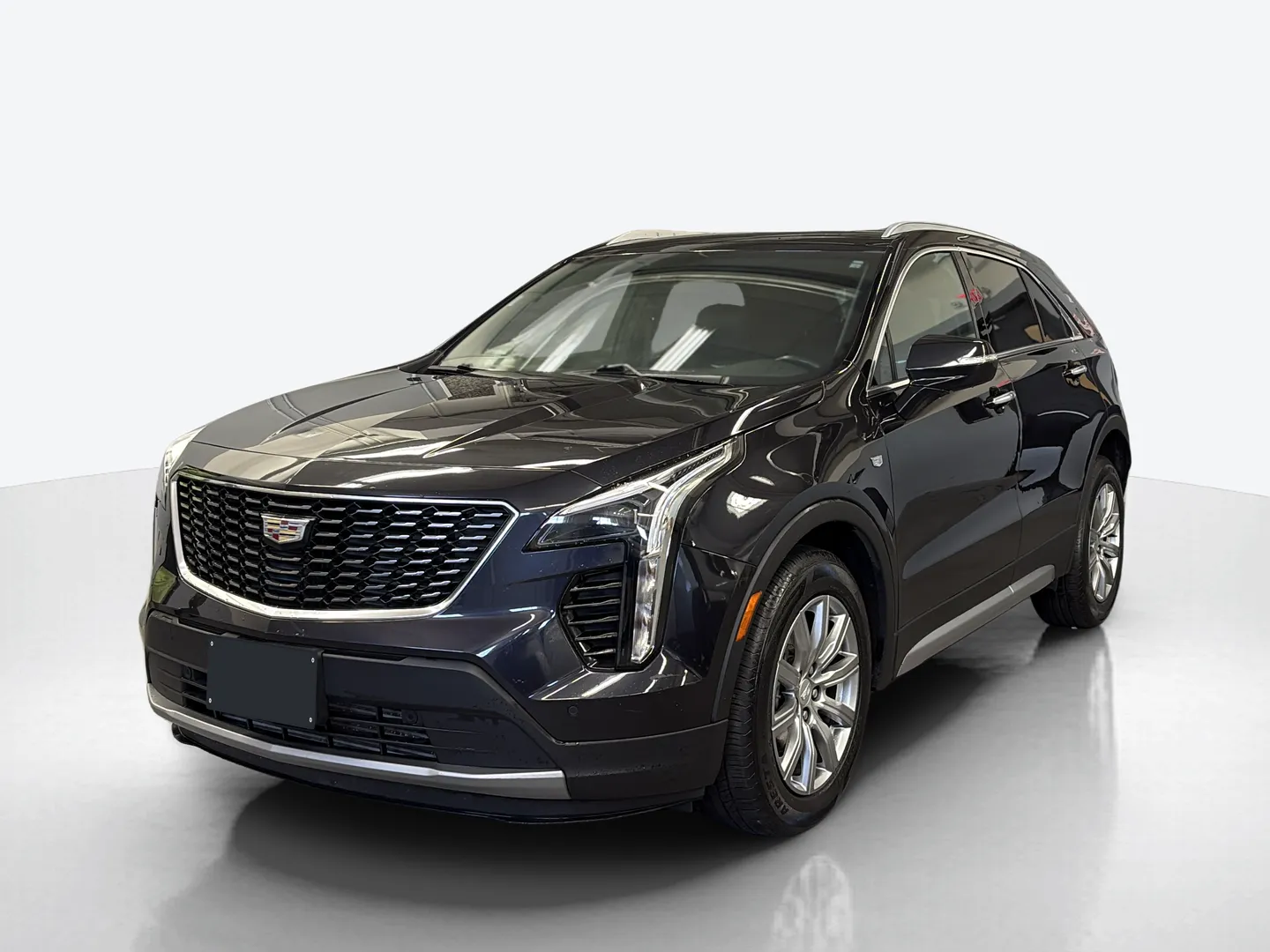 2023 Cadillac XT4 — image 1 of 8