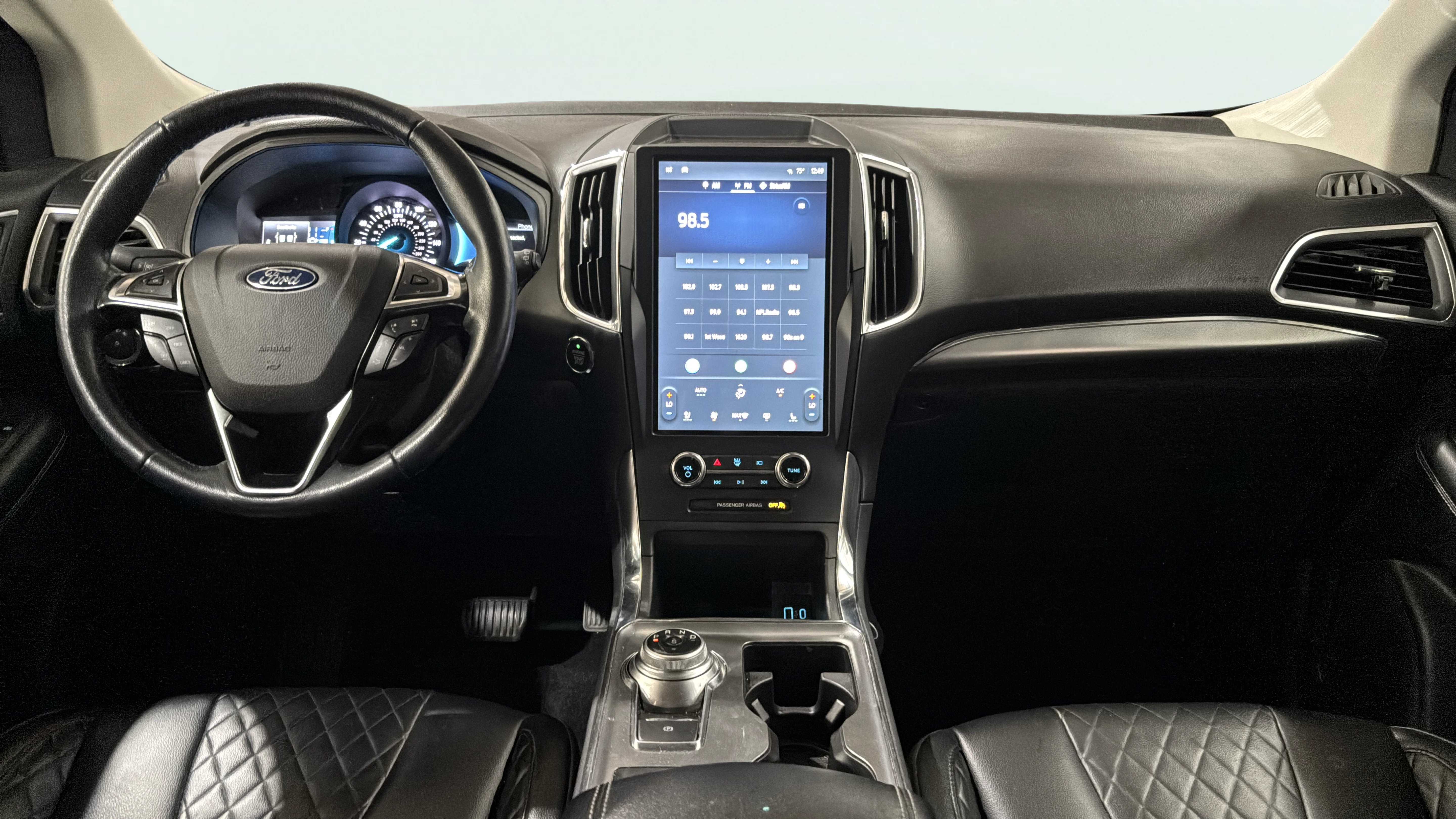 Vehicle interior 360 preview