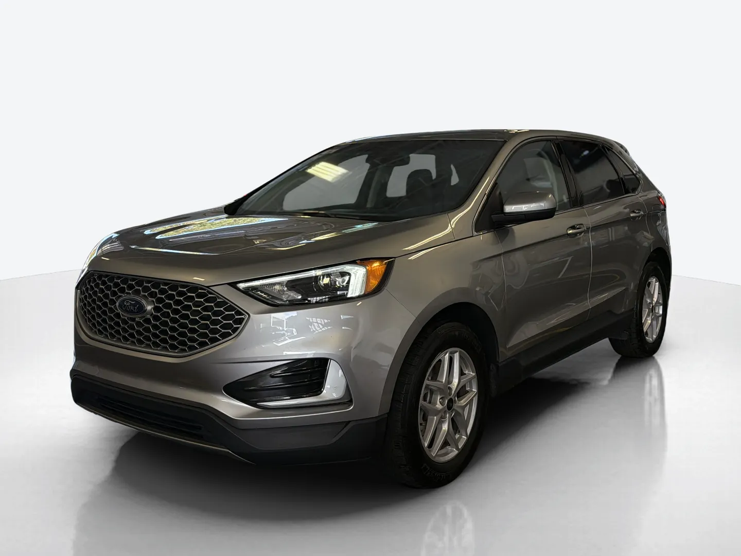 2023 Ford Edge — image 1 of 8