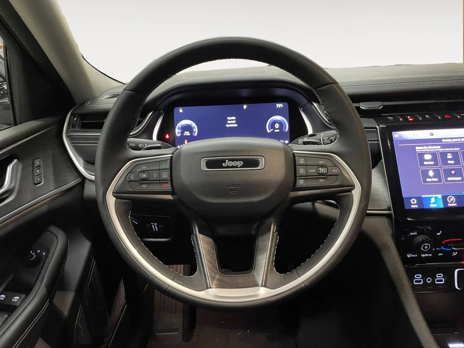 Vehicle interior 360 preview
