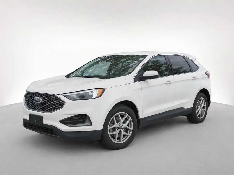 2023 Ford Edge — image 1 of 9