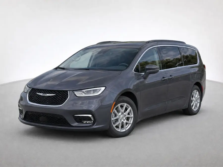 2023 Chrysler Pacifica — image 1 of 9