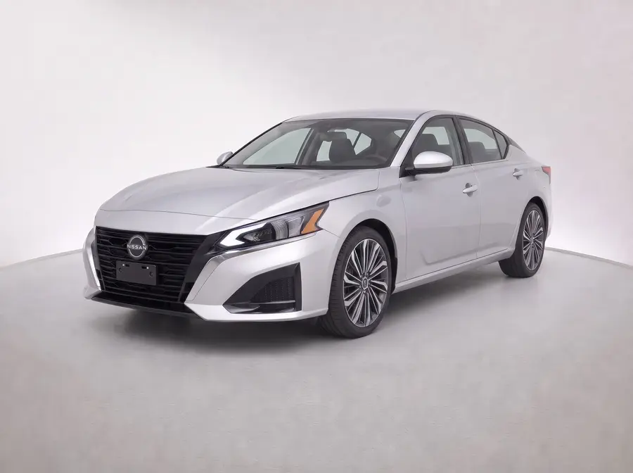 2023 Nissan Altima — image 1 of 9