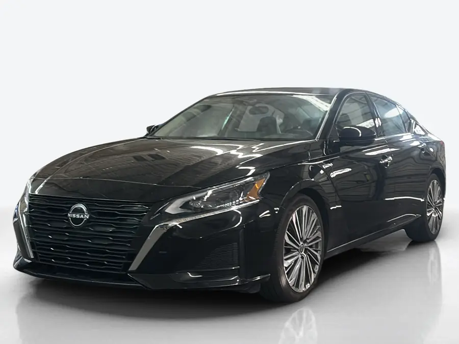 2023 Nissan Altima — image 1 of 5