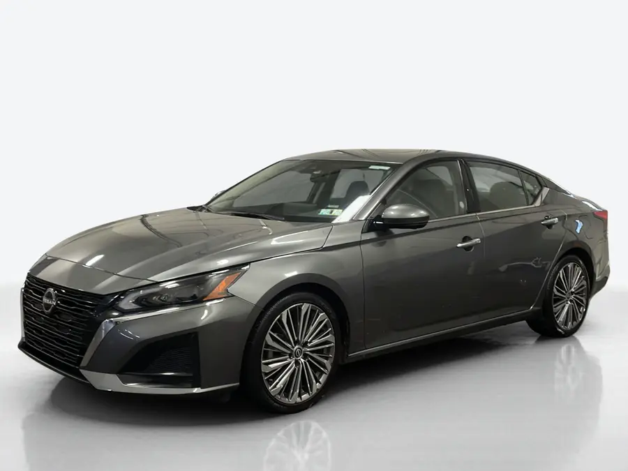 2023 Nissan Altima — image 1 of 6