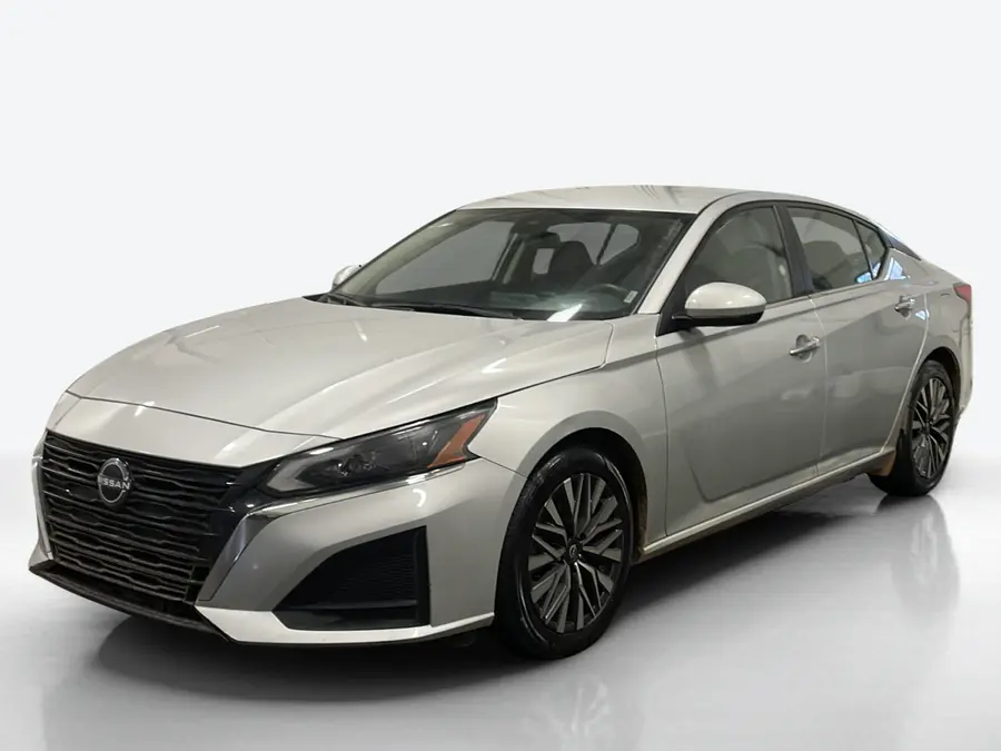 2023 Nissan Altima — image 1 of 8