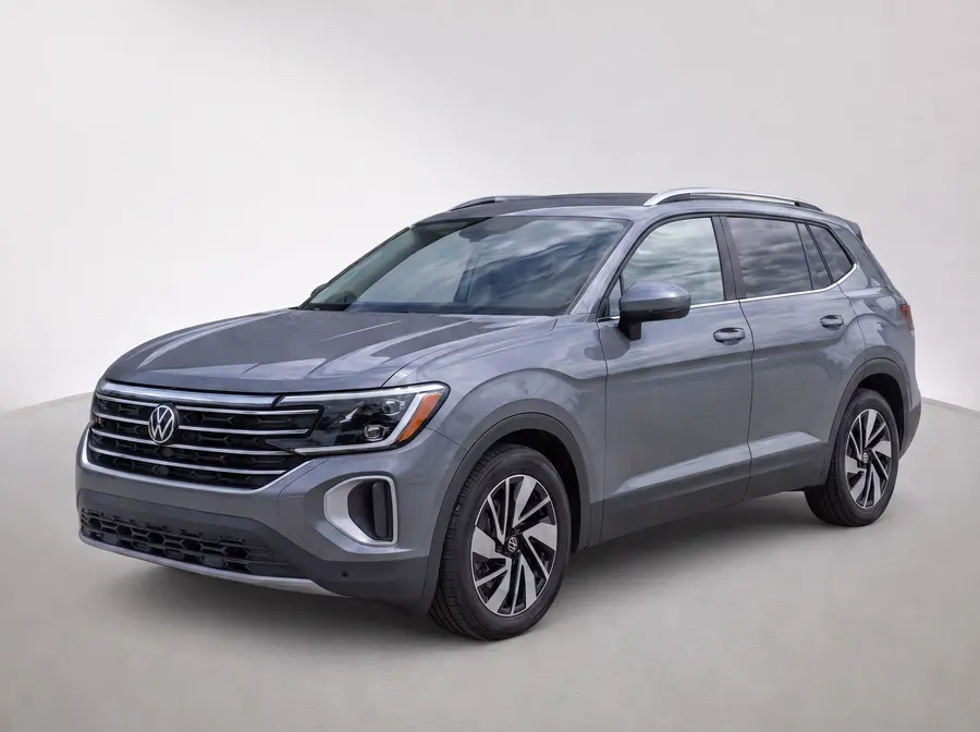 2024 Volkswagen Atlas — image 1 of 8
