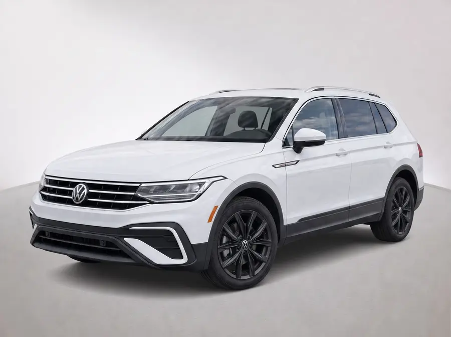 2024 Volkswagen Tiguan — image 1 of 9