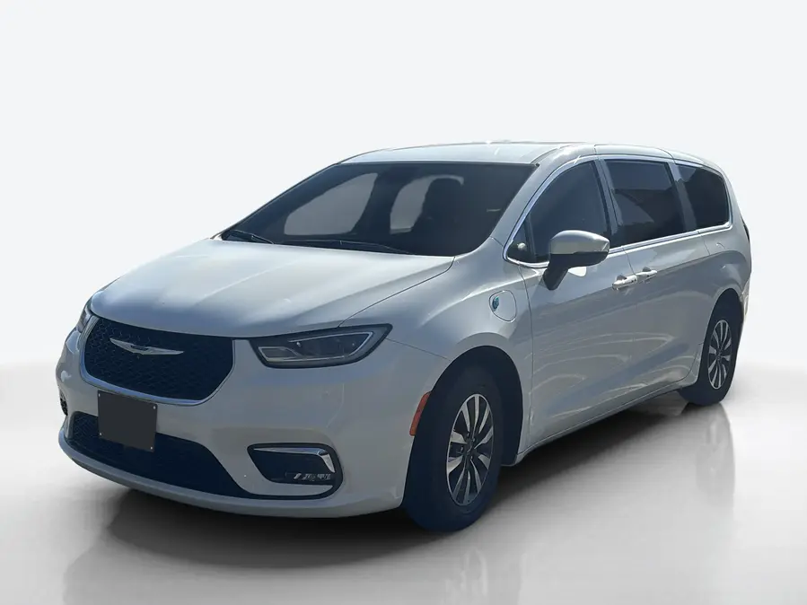 2023 Chrysler Pacifica — image 1 of 8