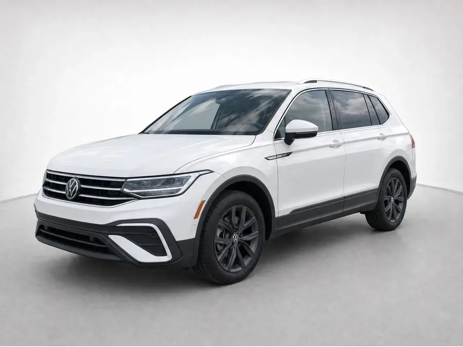 2024 Volkswagen Tiguan — image 1 of 9
