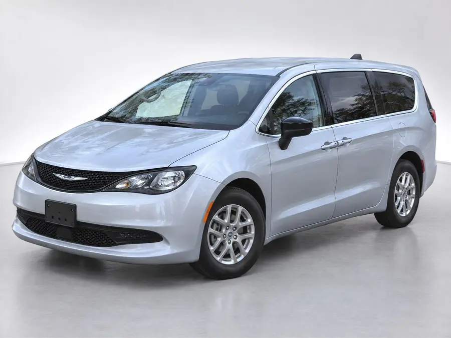 2024 Chrysler Voyager — image 1 of 9