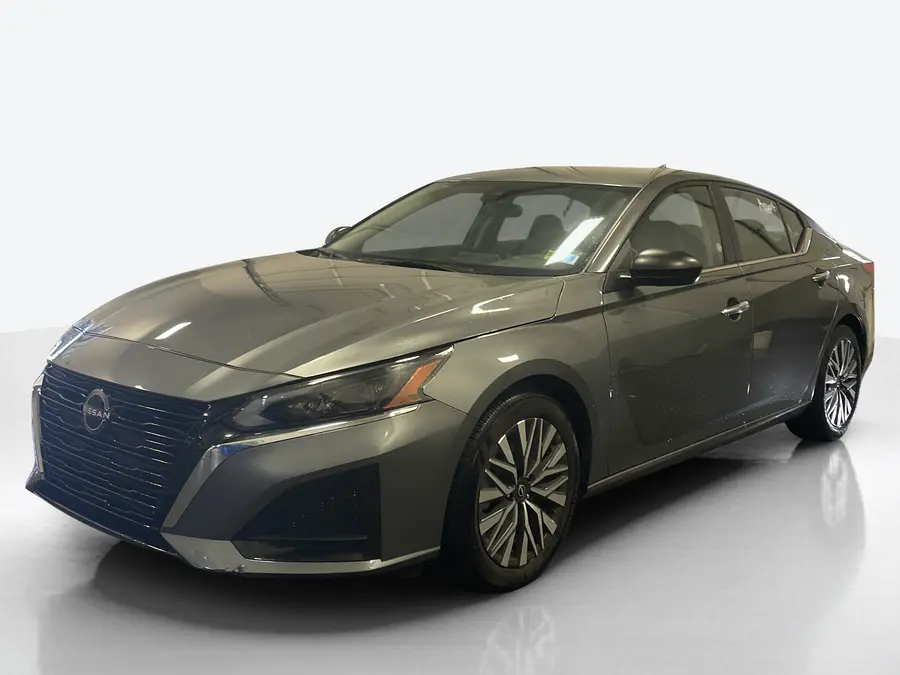 2024 Nissan Altima — image 1 of 8