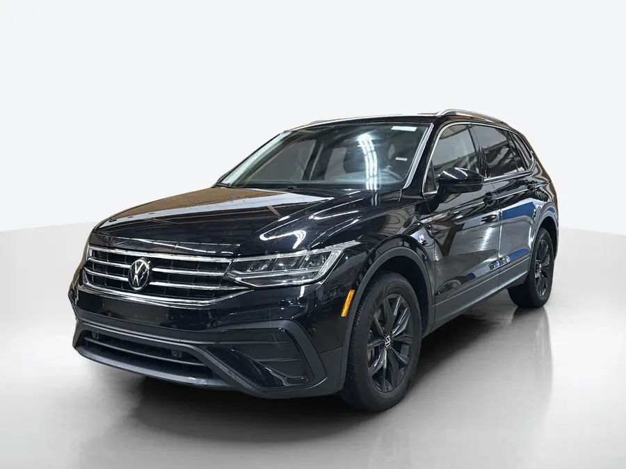 2024 Volkswagen Tiguan — image 1 of 8