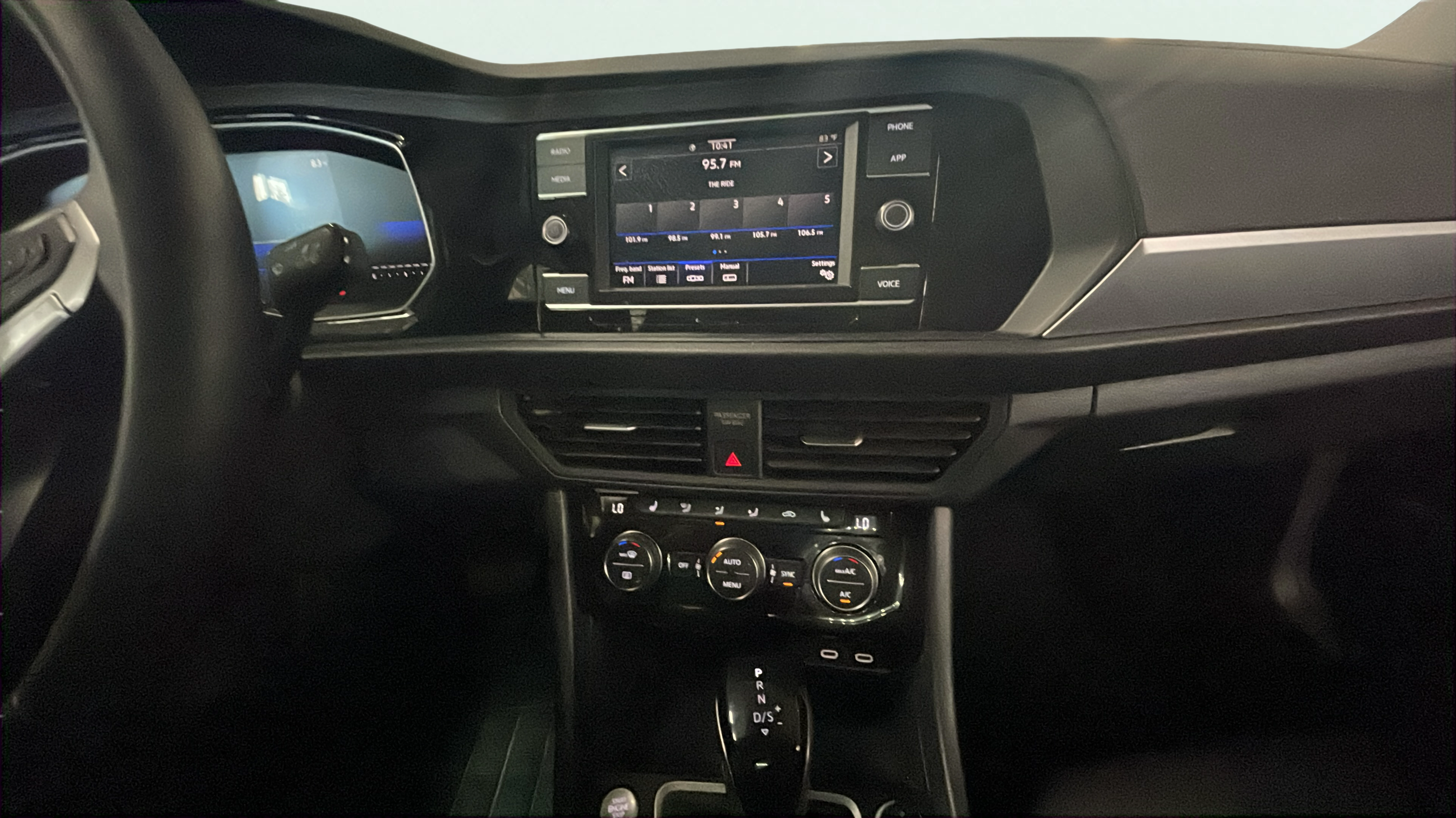 Vehicle interior 360 preview