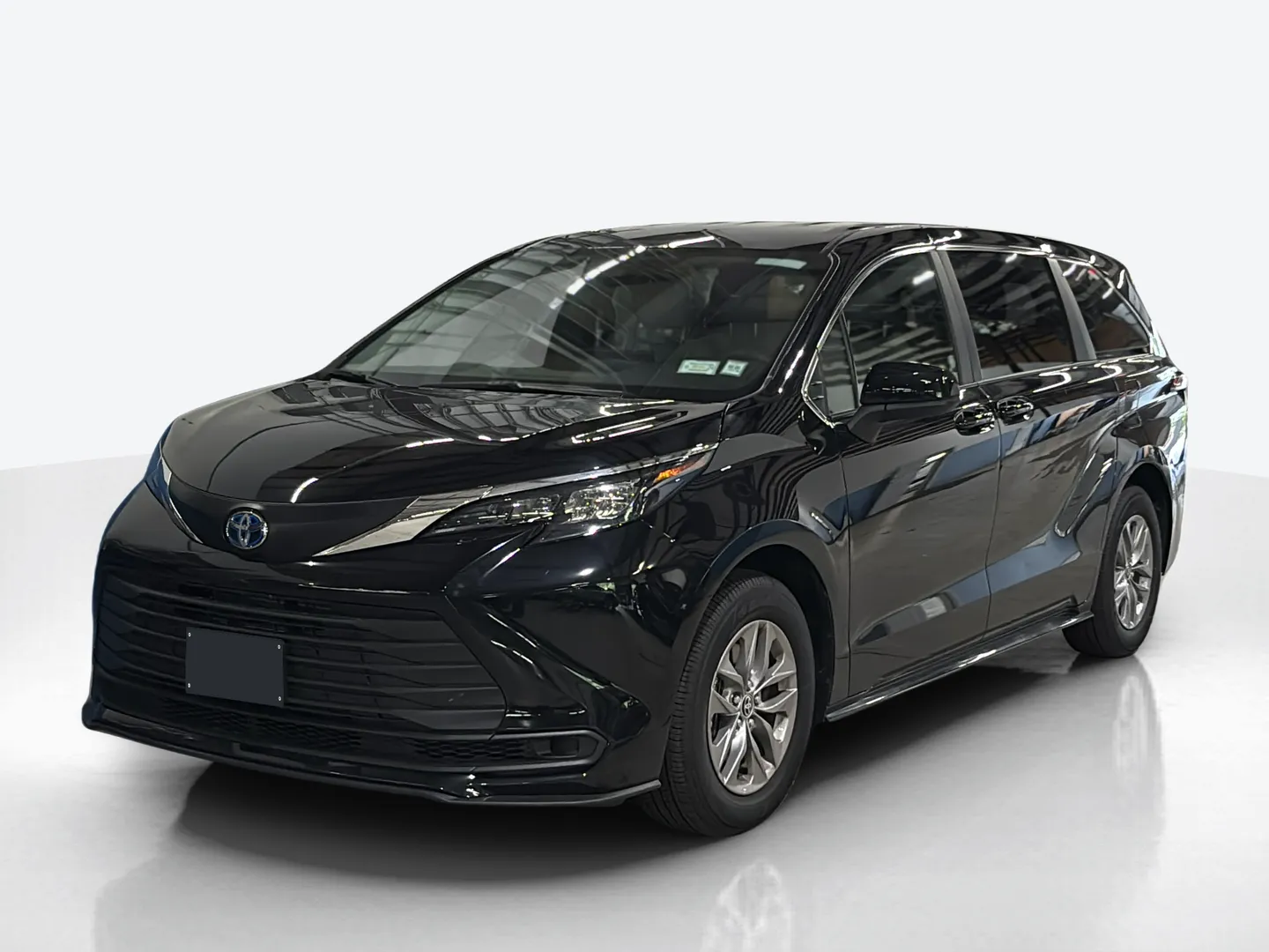 2025 Toyota Sienna — image 1 of 8