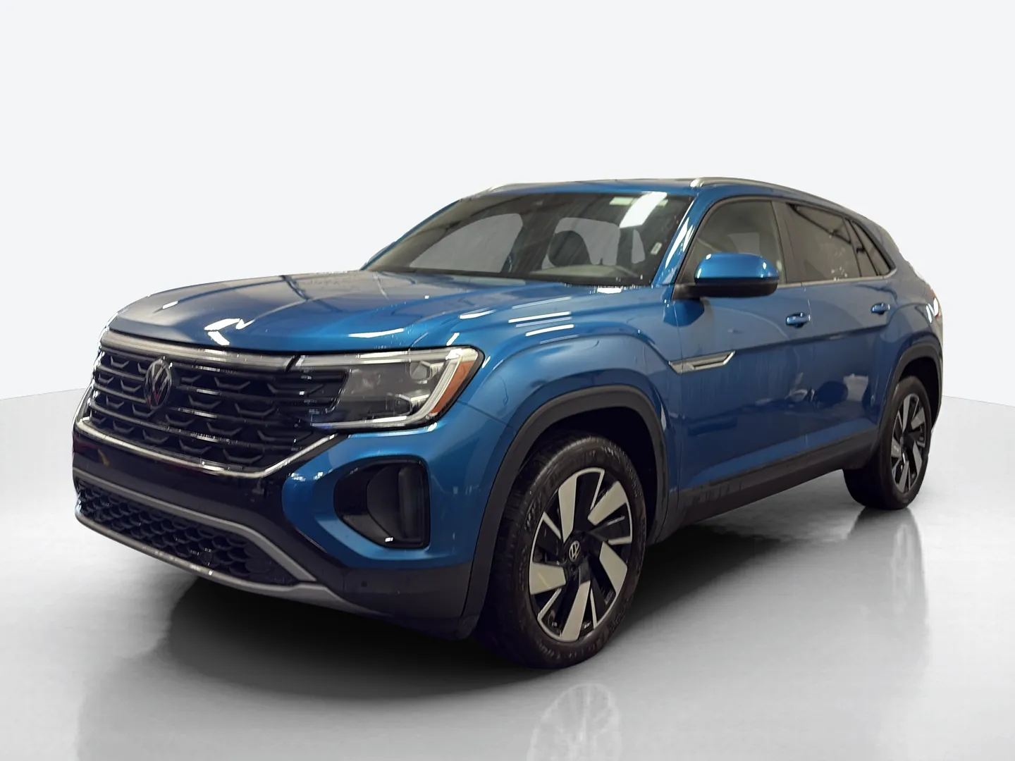 2024 Volkswagen Atlas Cross Sport — image 1 of 8