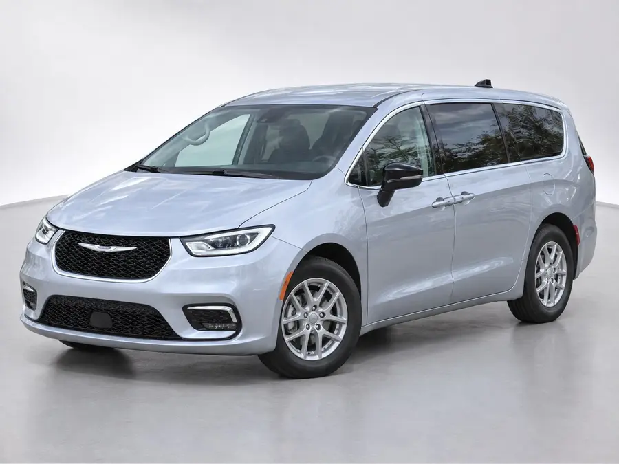 2024 Chrysler Pacifica — image 1 of 9