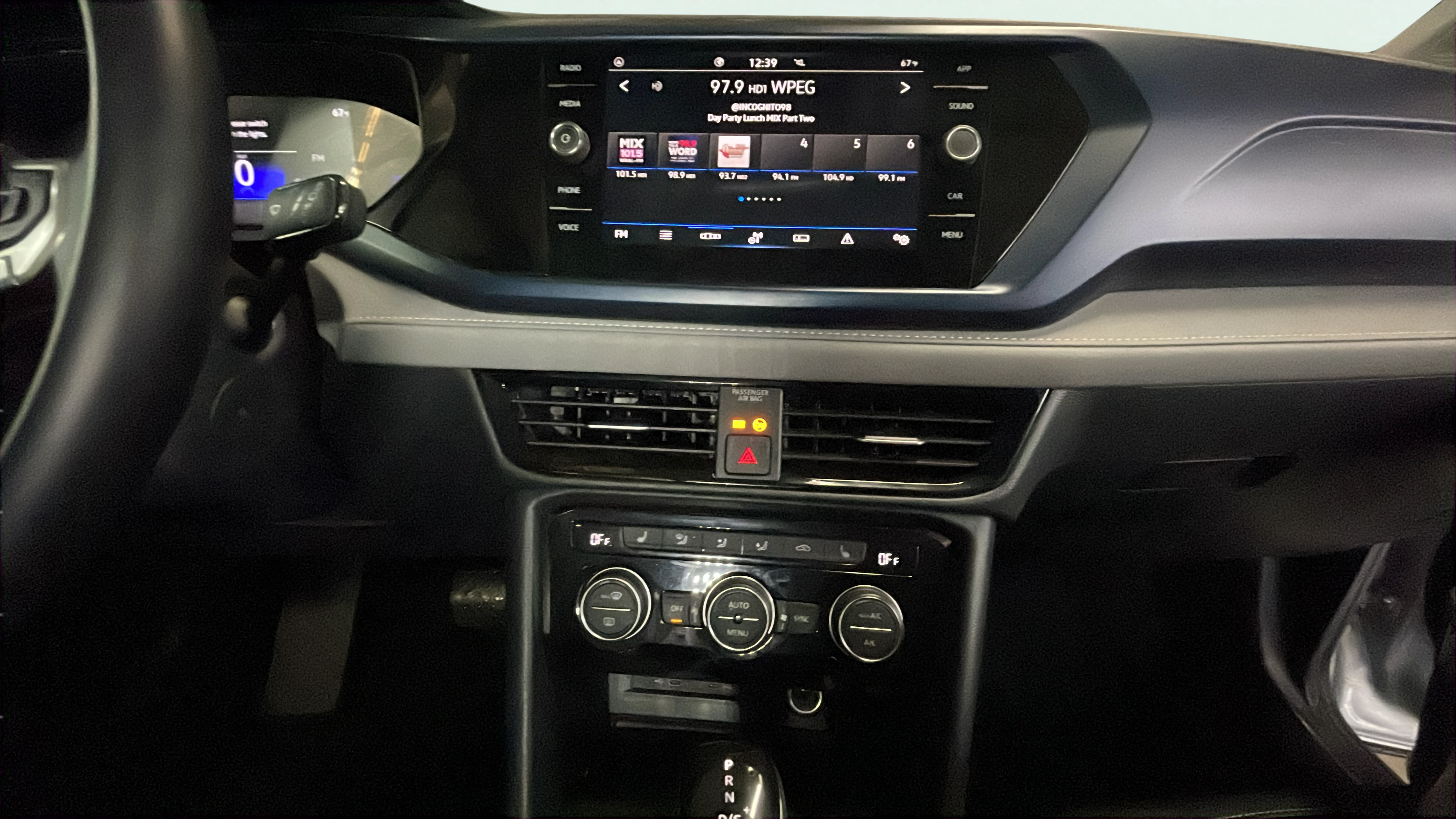Vehicle interior 360 preview