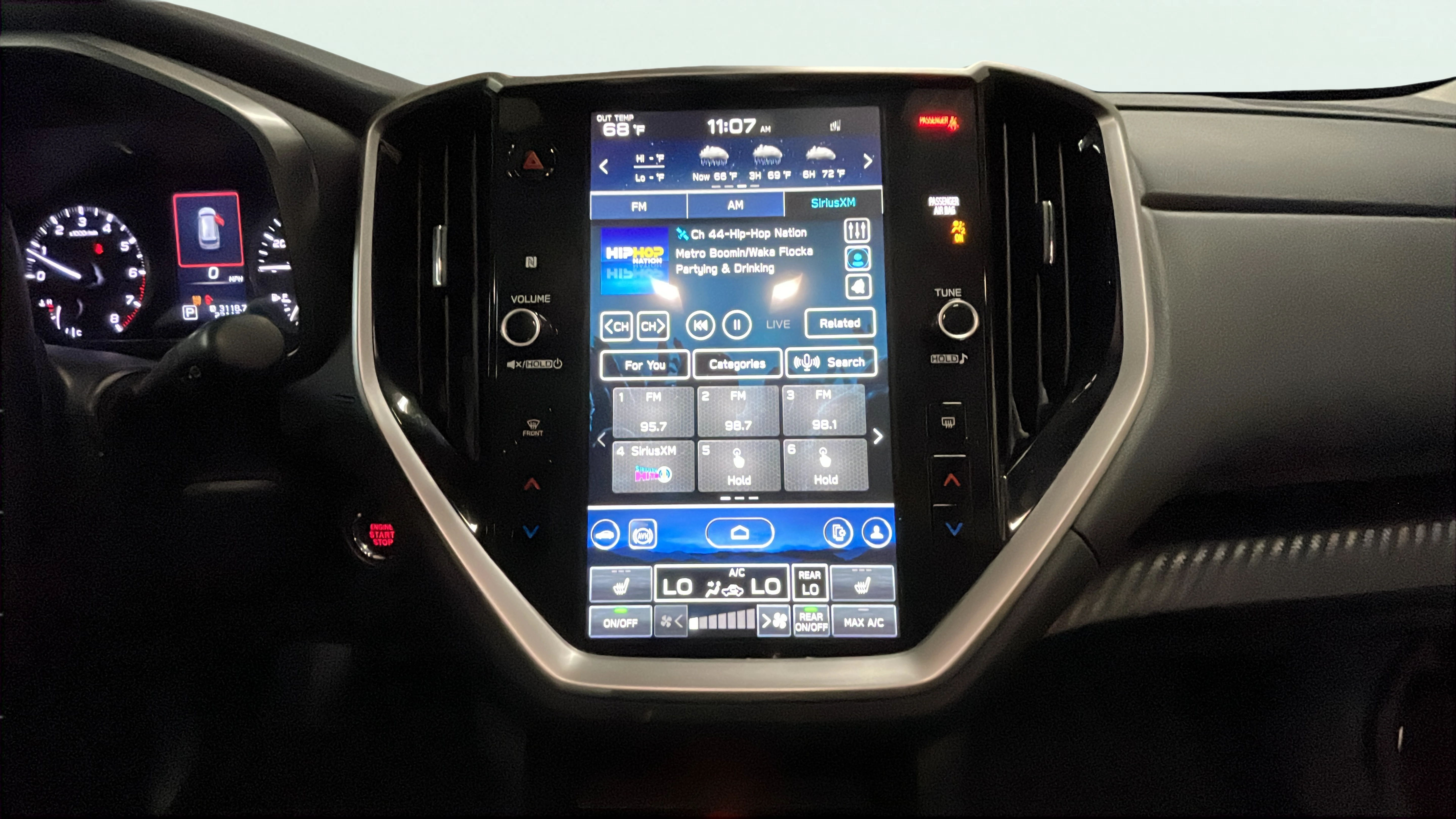 Vehicle interior 360 preview