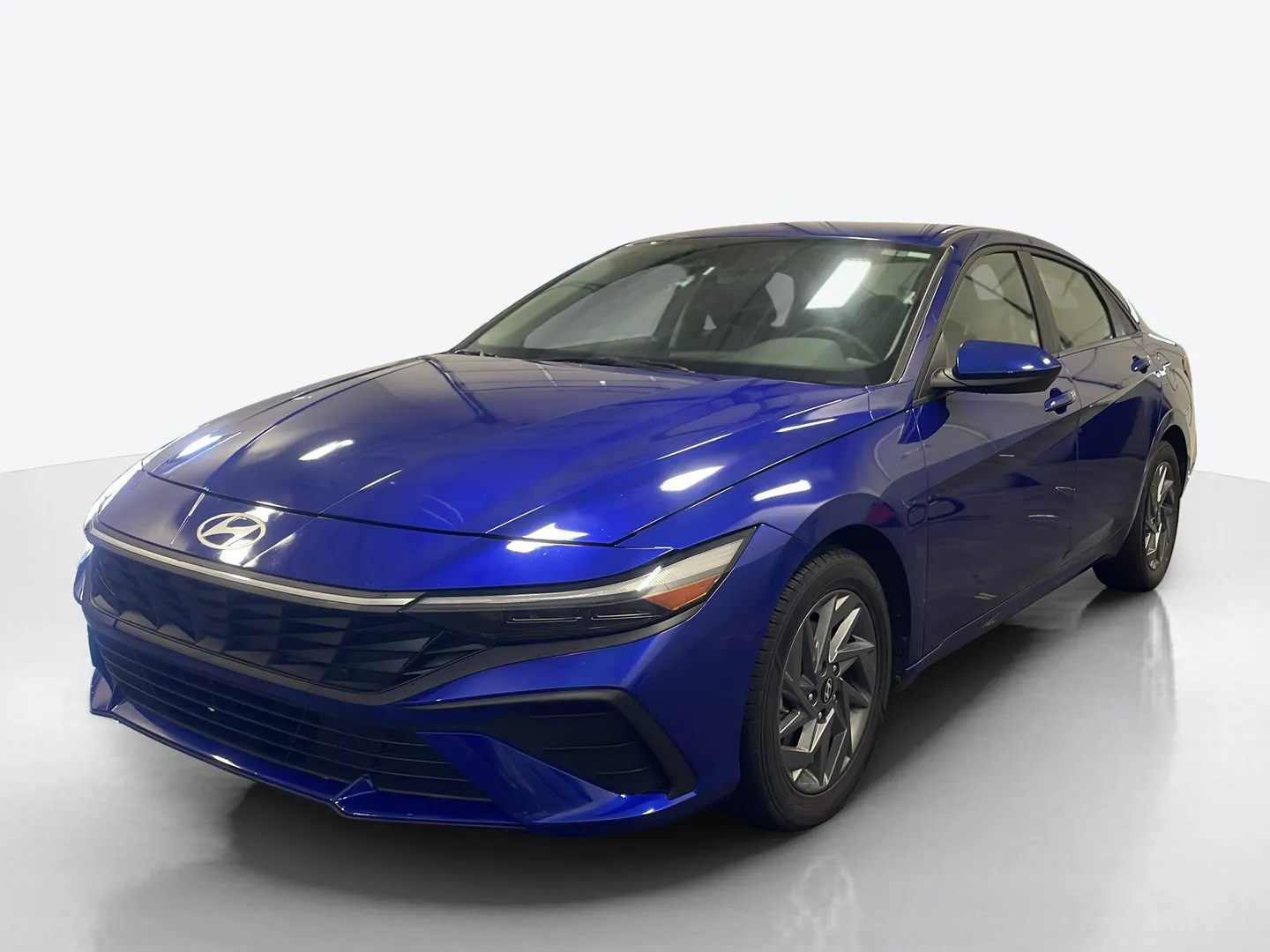 2024 Hyundai Elantra — image 1 of 8
