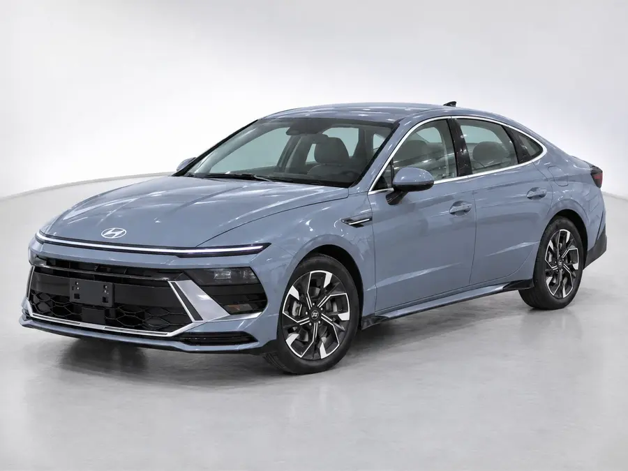 2025 Hyundai Sonata — image 1 of 9