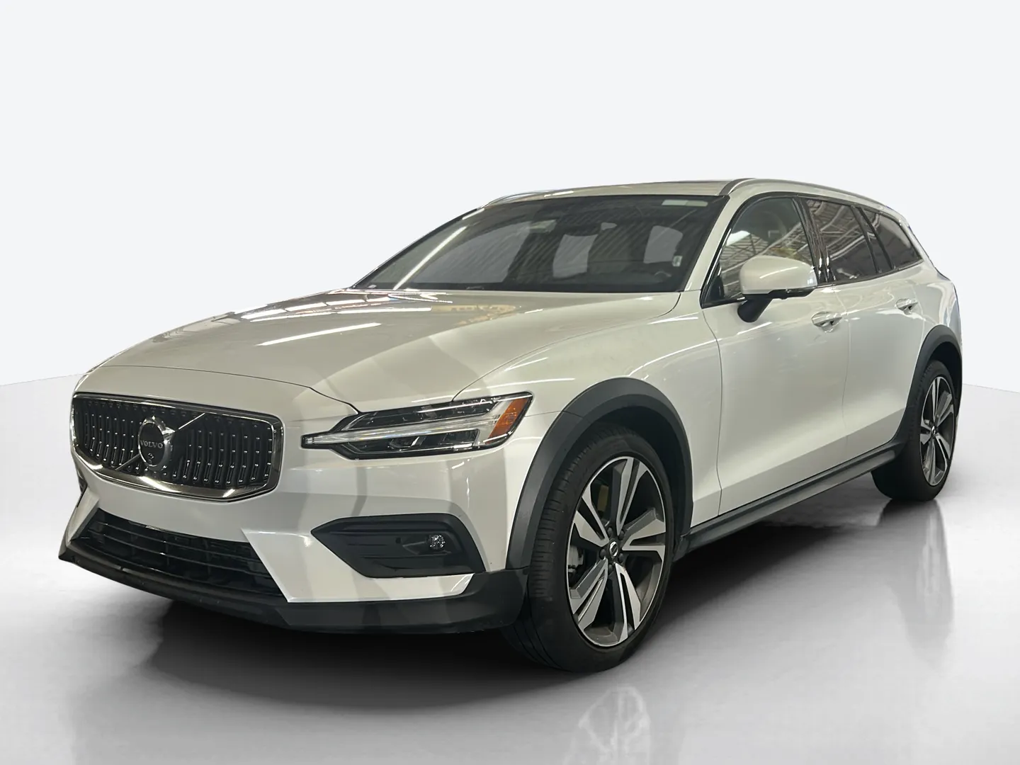 2025 Volvo V60 Cross Country