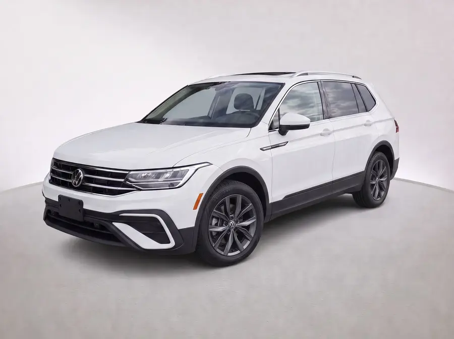 2024 Volkswagen Tiguan — image 1 of 9
