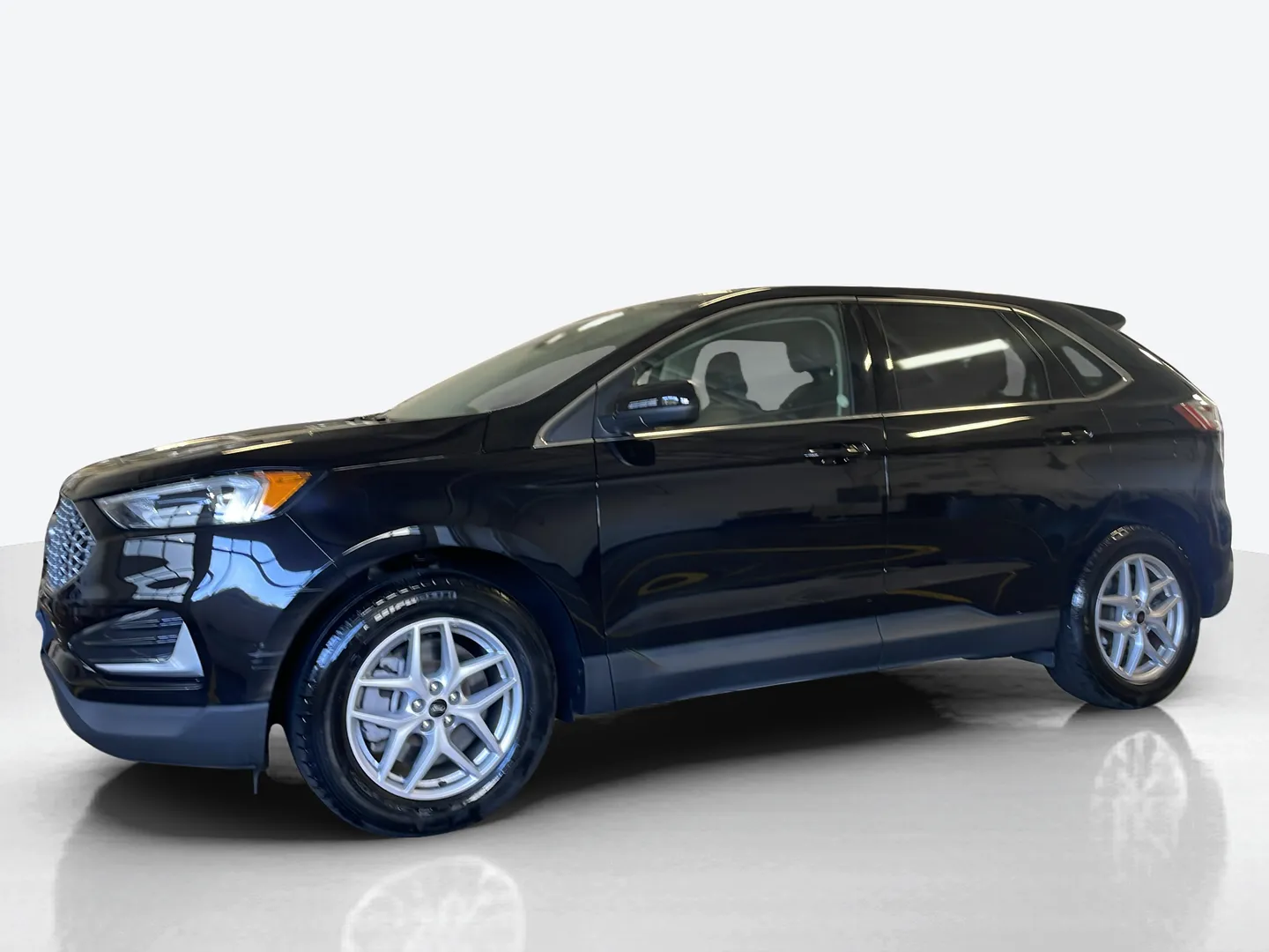 2024 Ford Edge — image 1 of 8