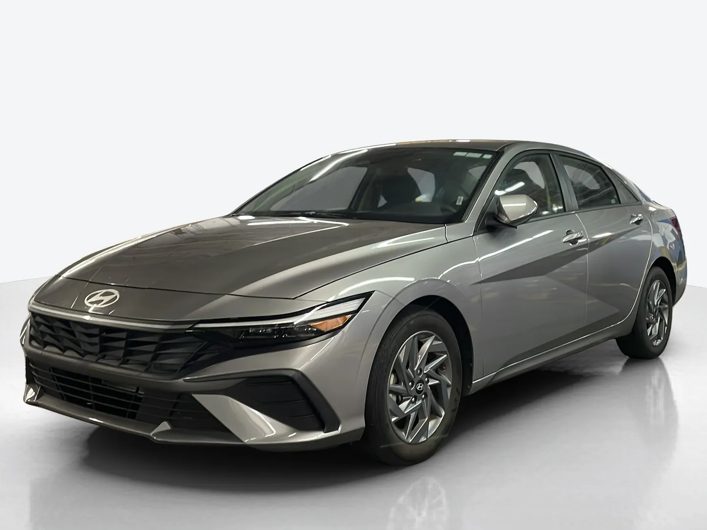 2024 Hyundai Elantra — image 1 of 8
