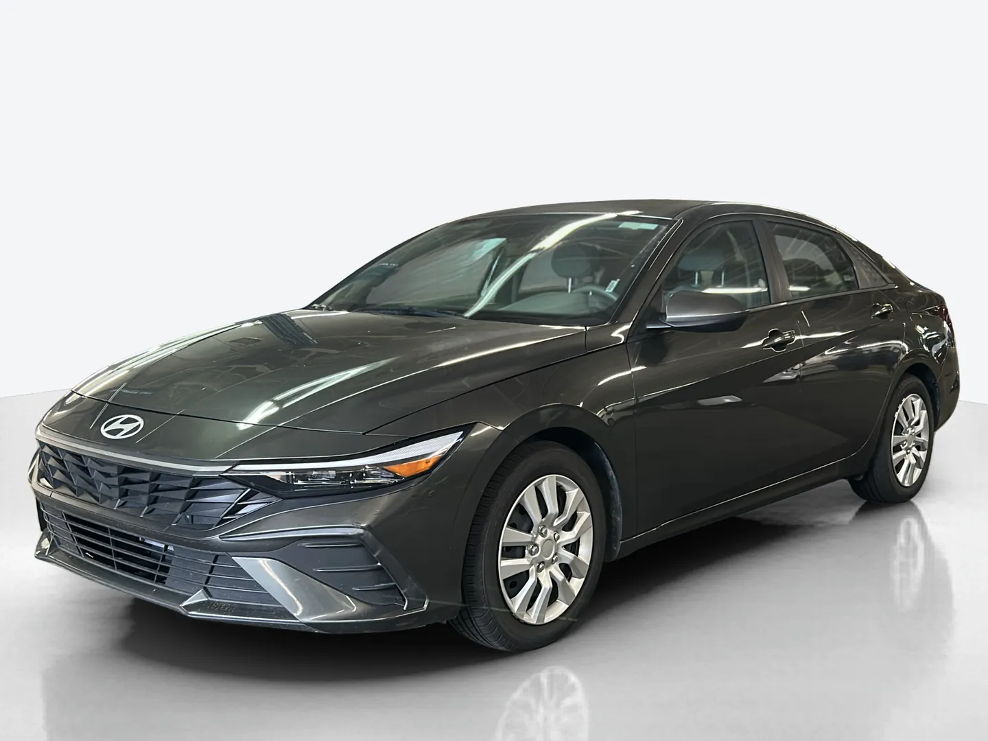 2024 Hyundai Elantra — image 1 of 8