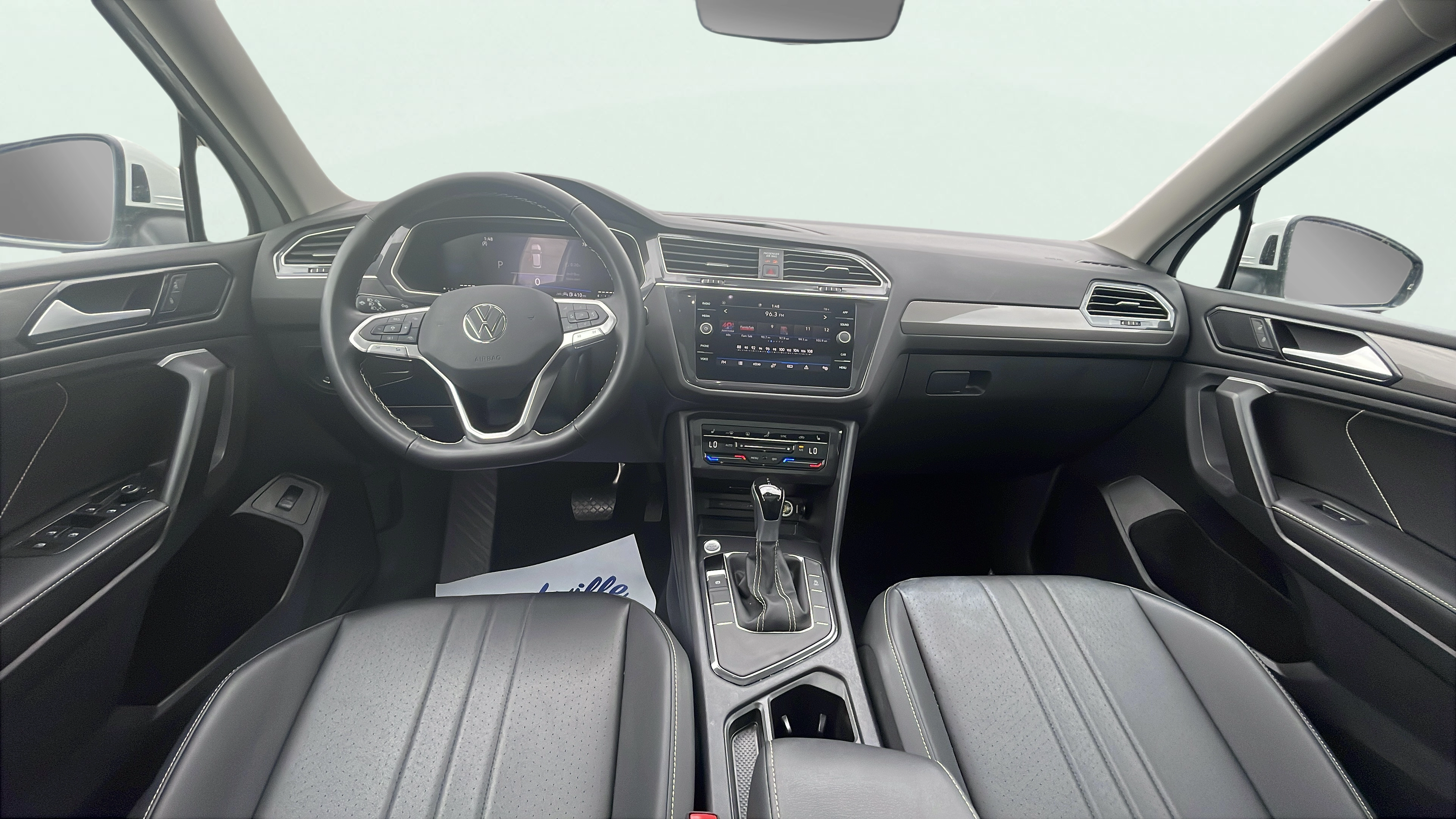 Vehicle interior 360 preview