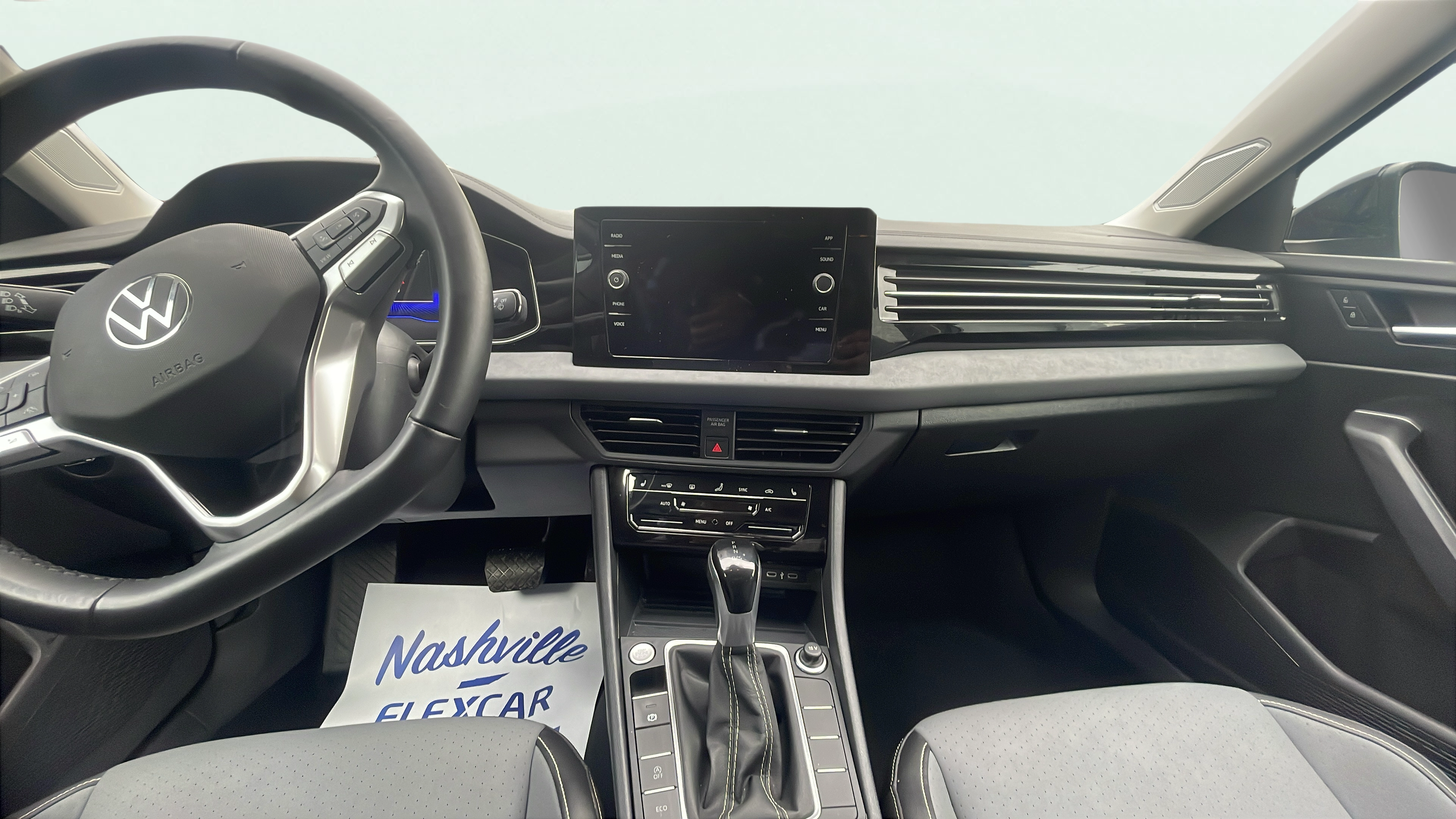 Vehicle interior 360 preview