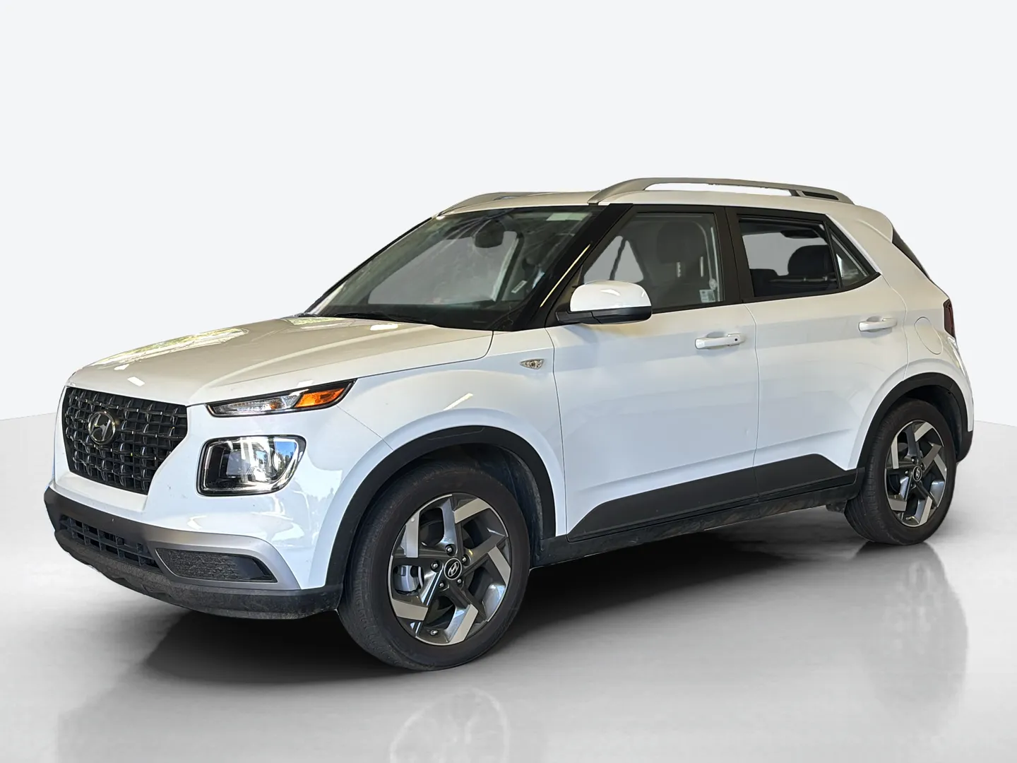 2025 Hyundai Venue — image 1 of 8