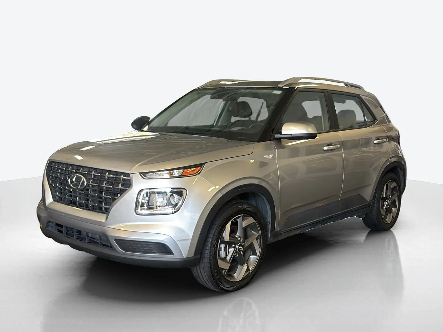 2024 Hyundai Venue — image 1 of 8