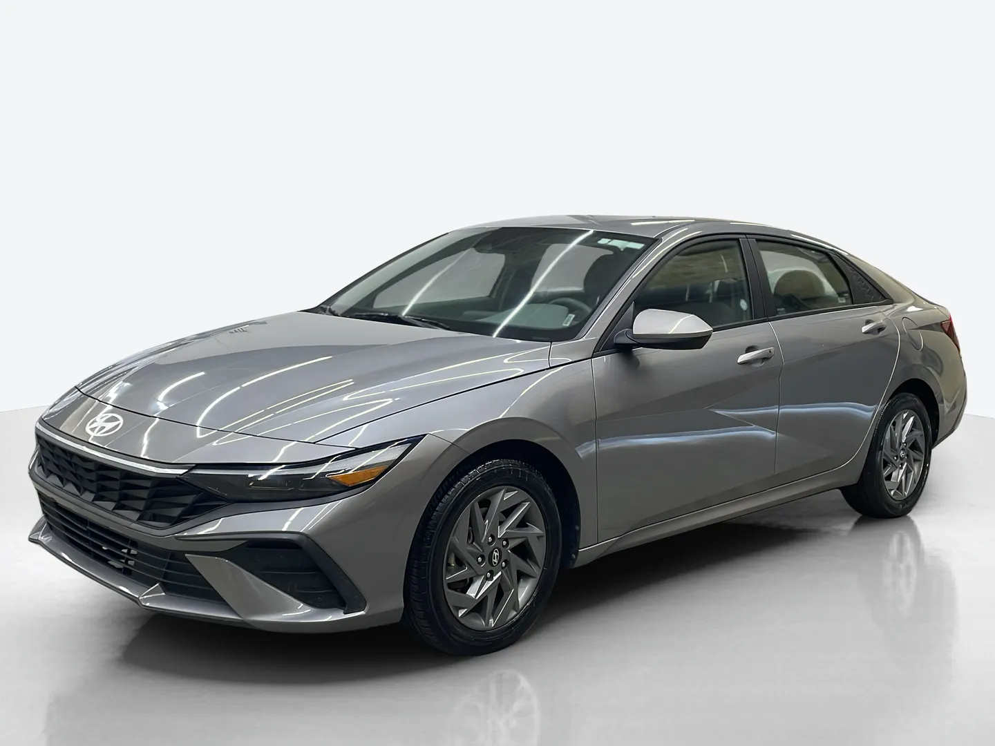 2024 Hyundai Elantra — image 1 of 8
