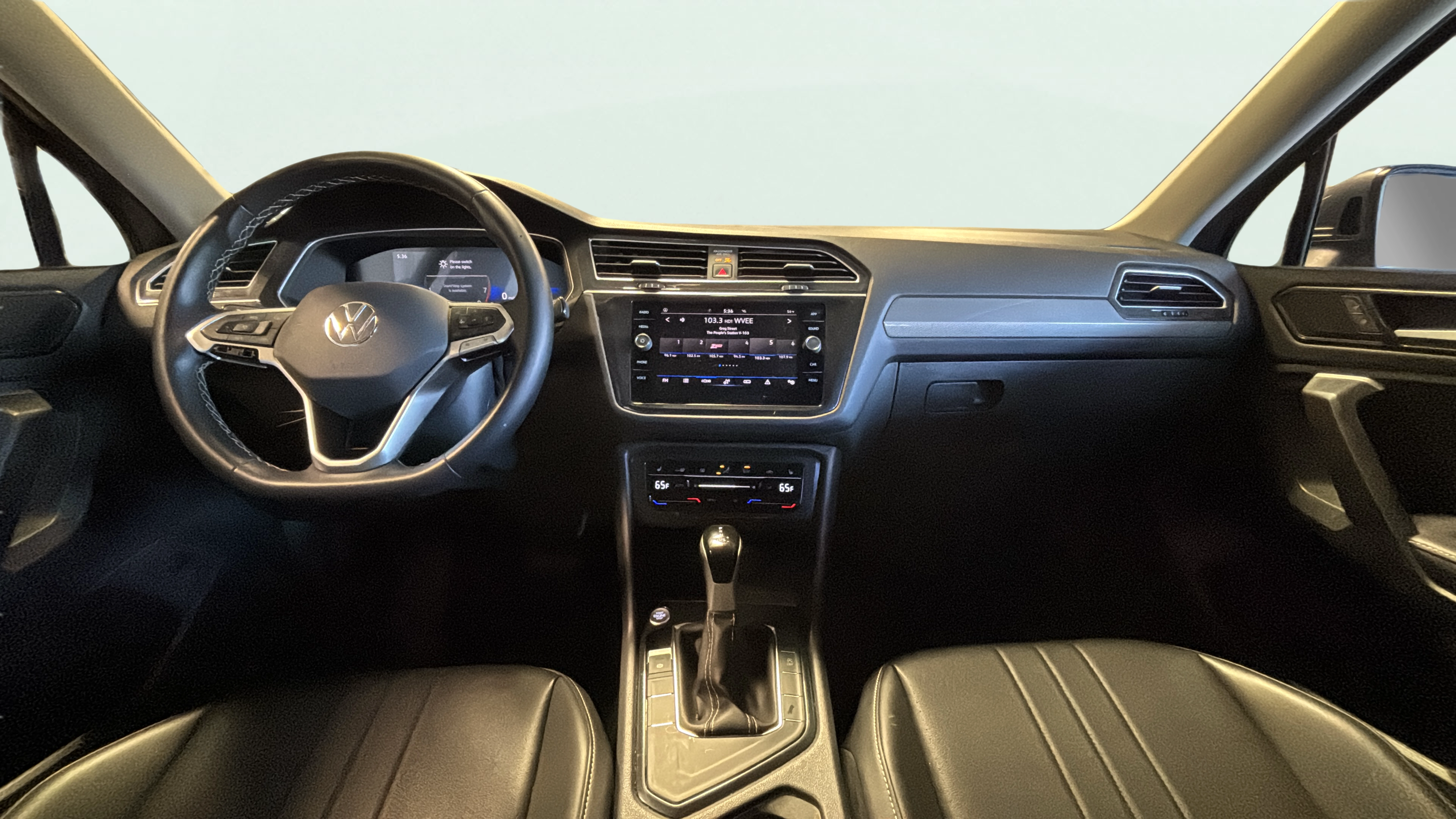 Vehicle interior 360 preview