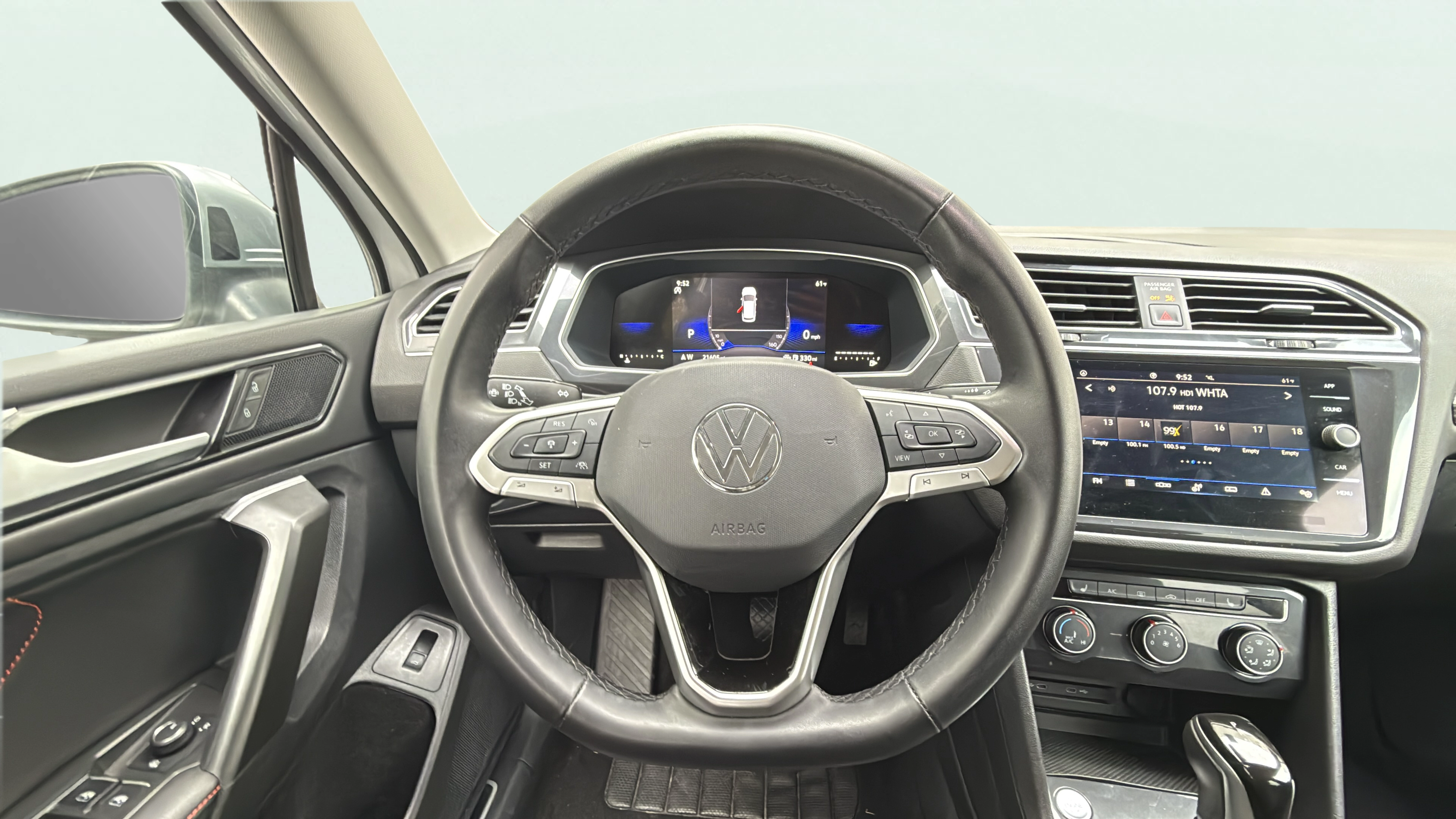Vehicle interior 360 preview