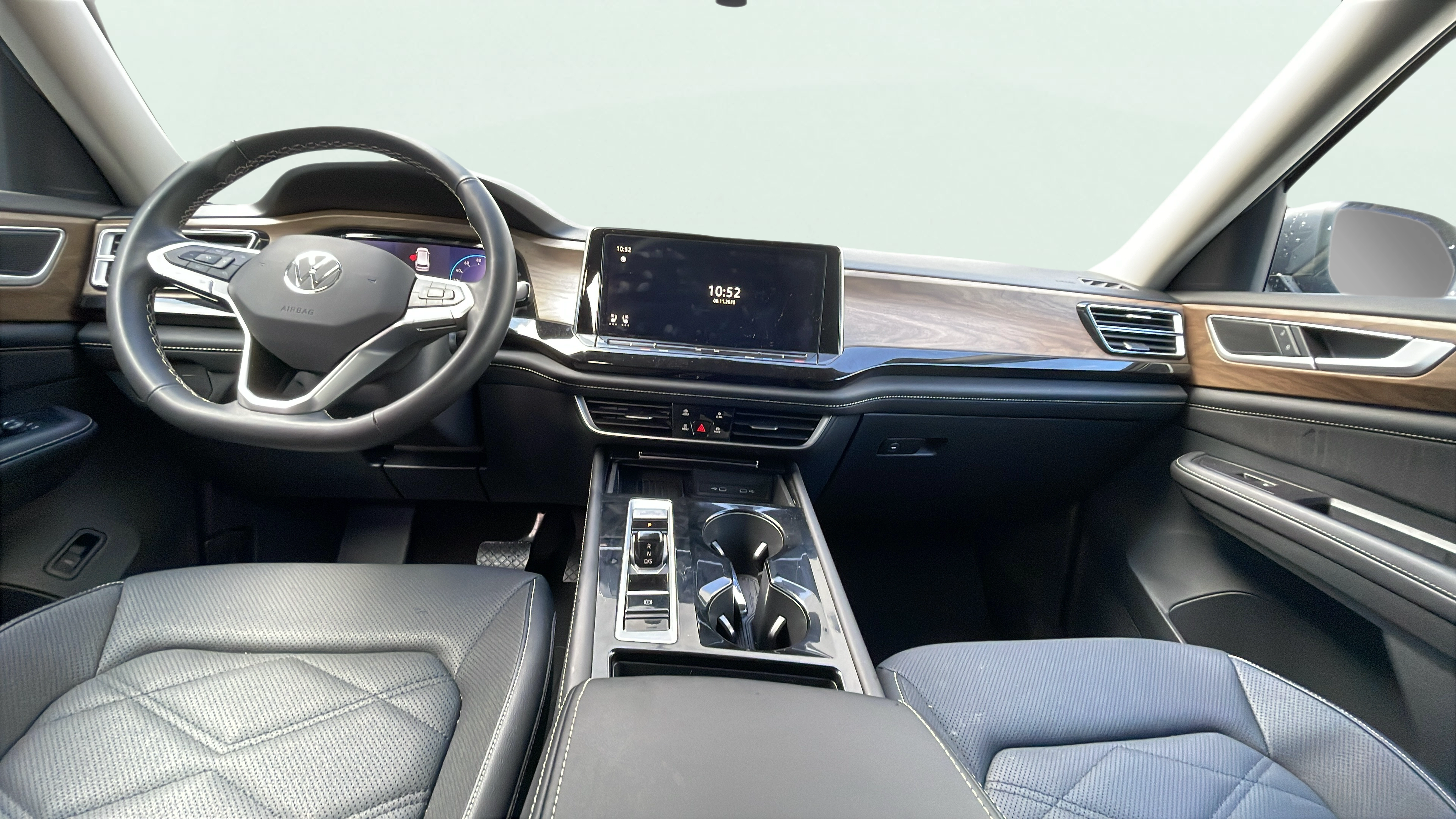 Vehicle interior 360 preview