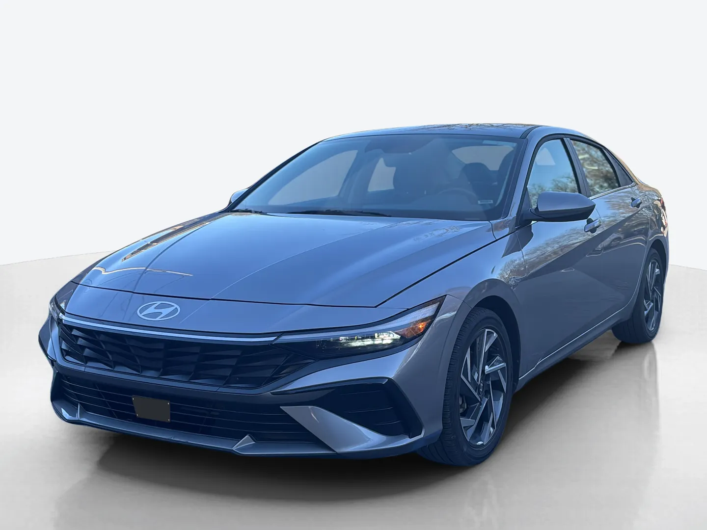 2025 Hyundai Elantra — image 1 of 8