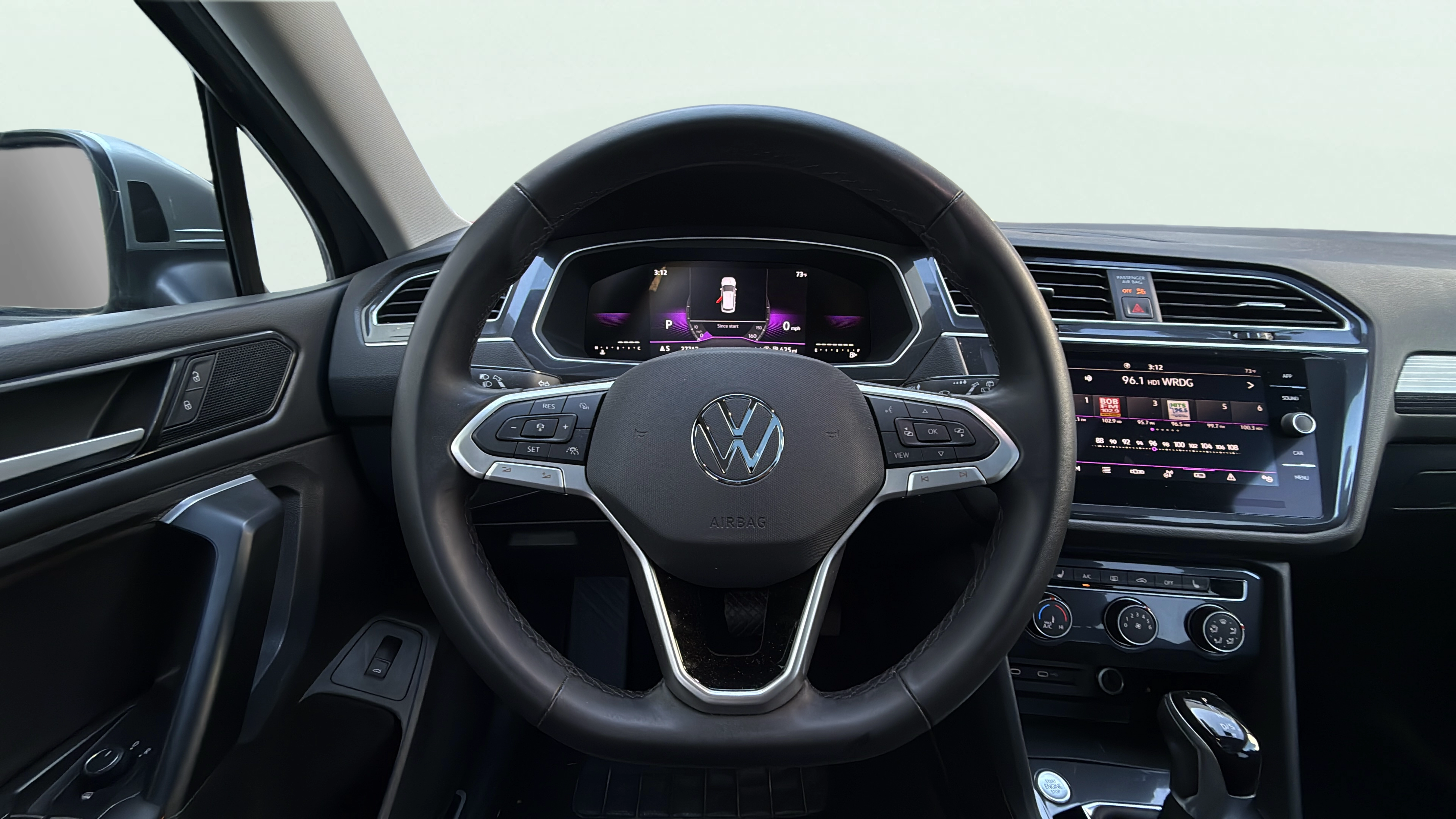 Vehicle interior 360 preview