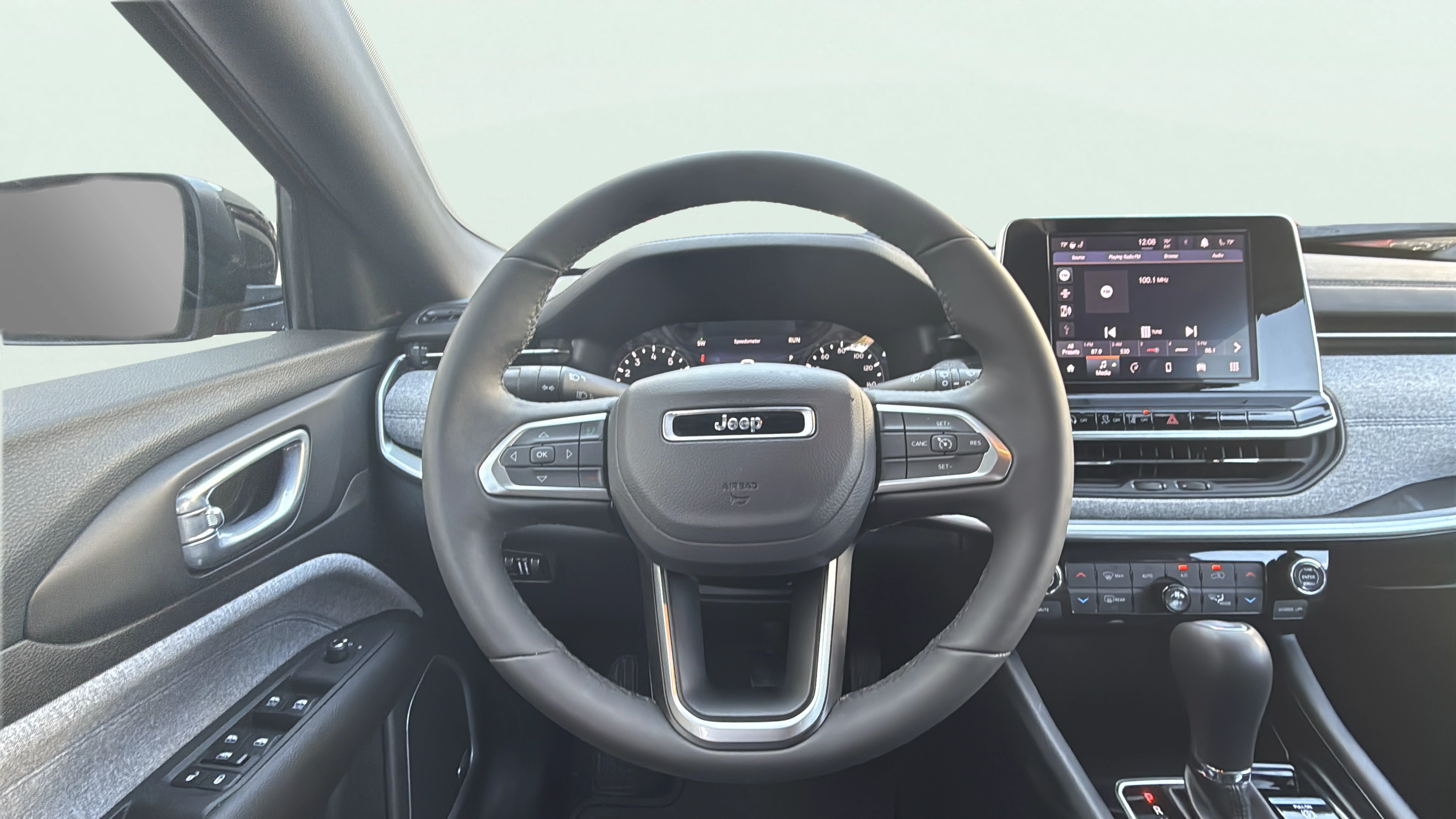 Vehicle interior 360 preview