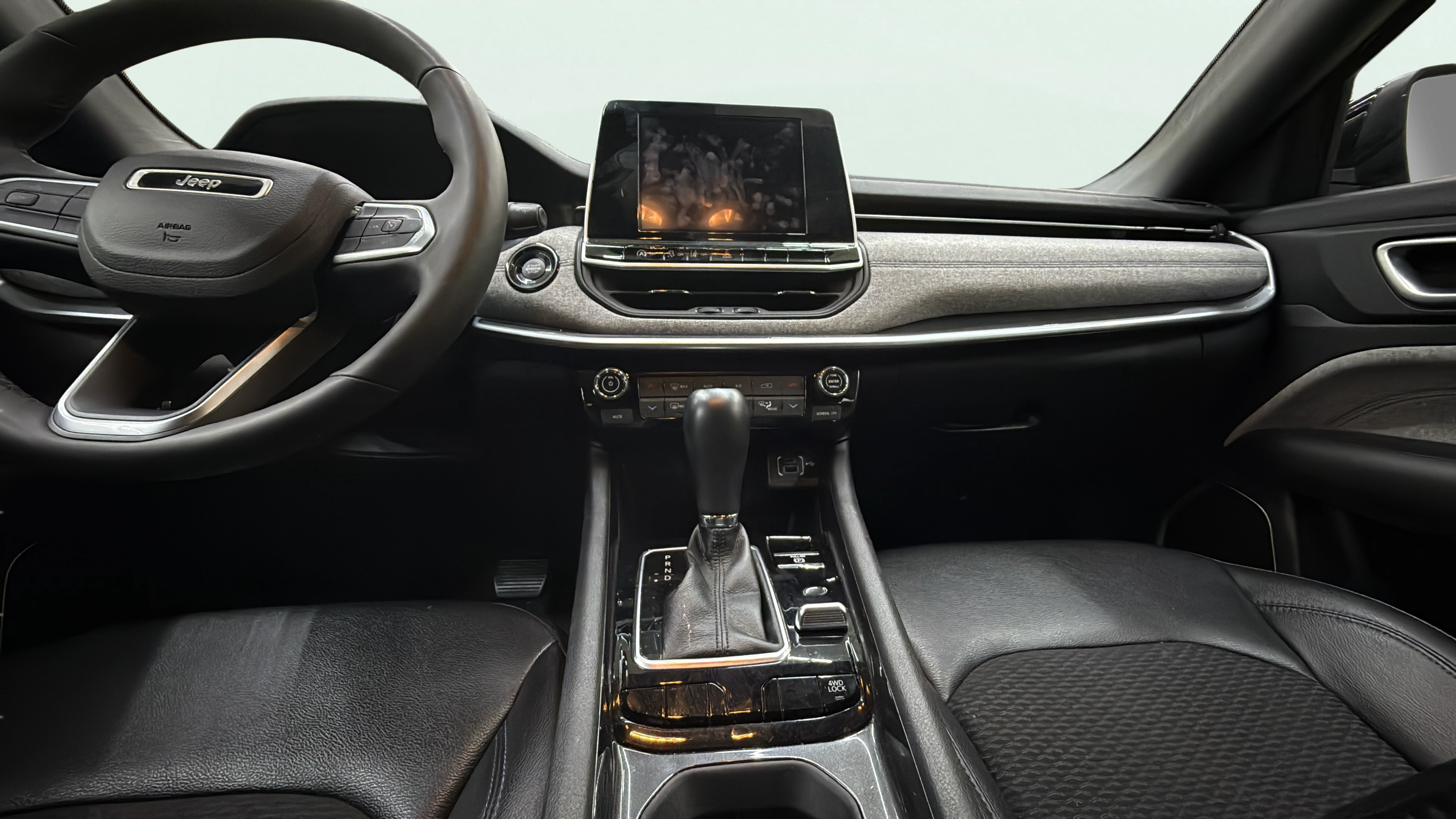 Vehicle interior 360 preview