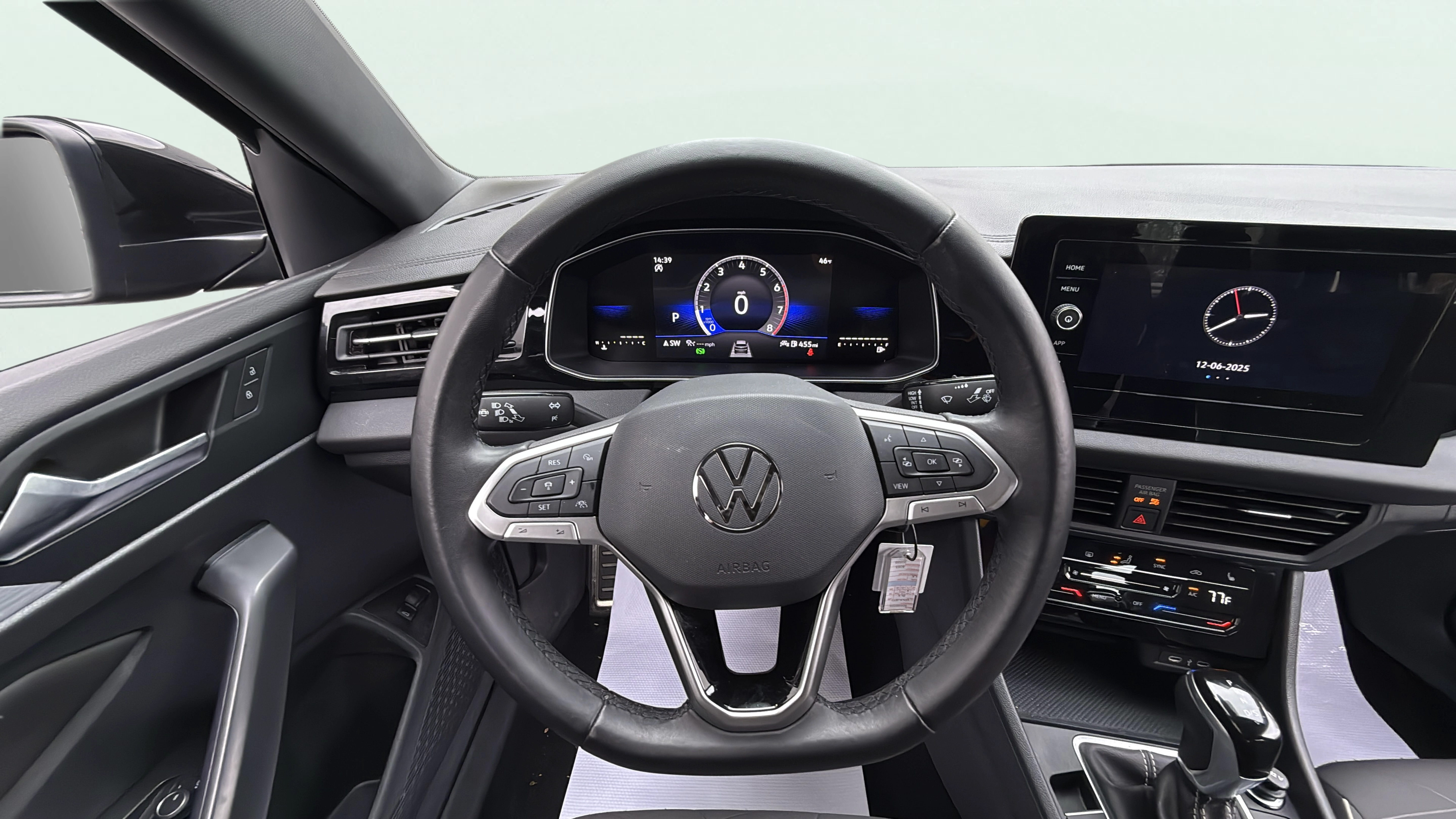 Vehicle interior 360 preview