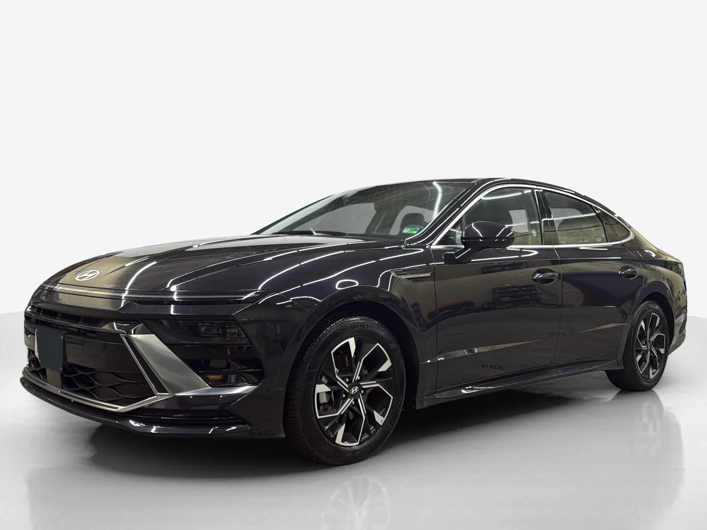 2025 Hyundai Sonata — image 1 of 8