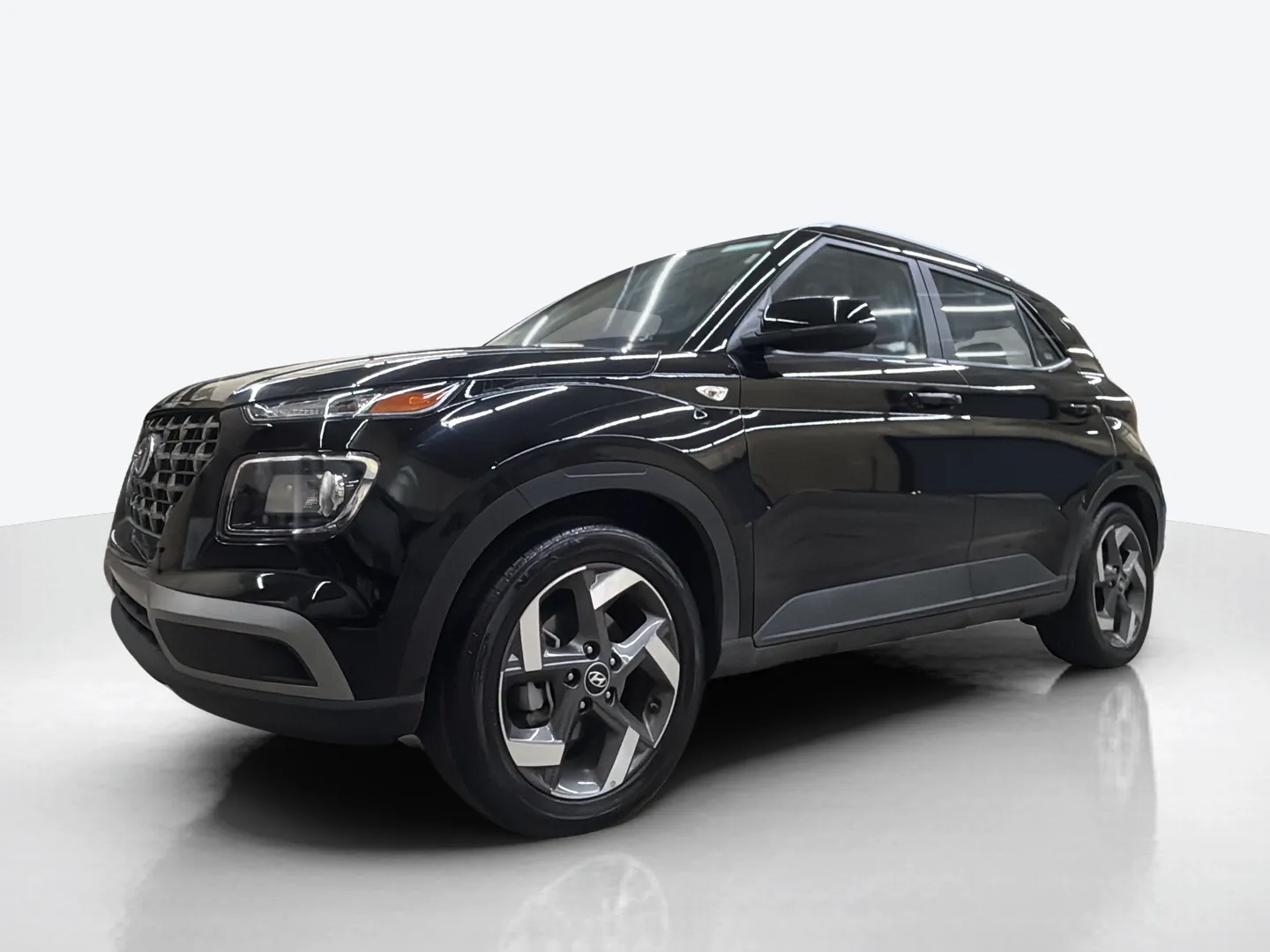 2025 Hyundai Venue — image 1 of 8