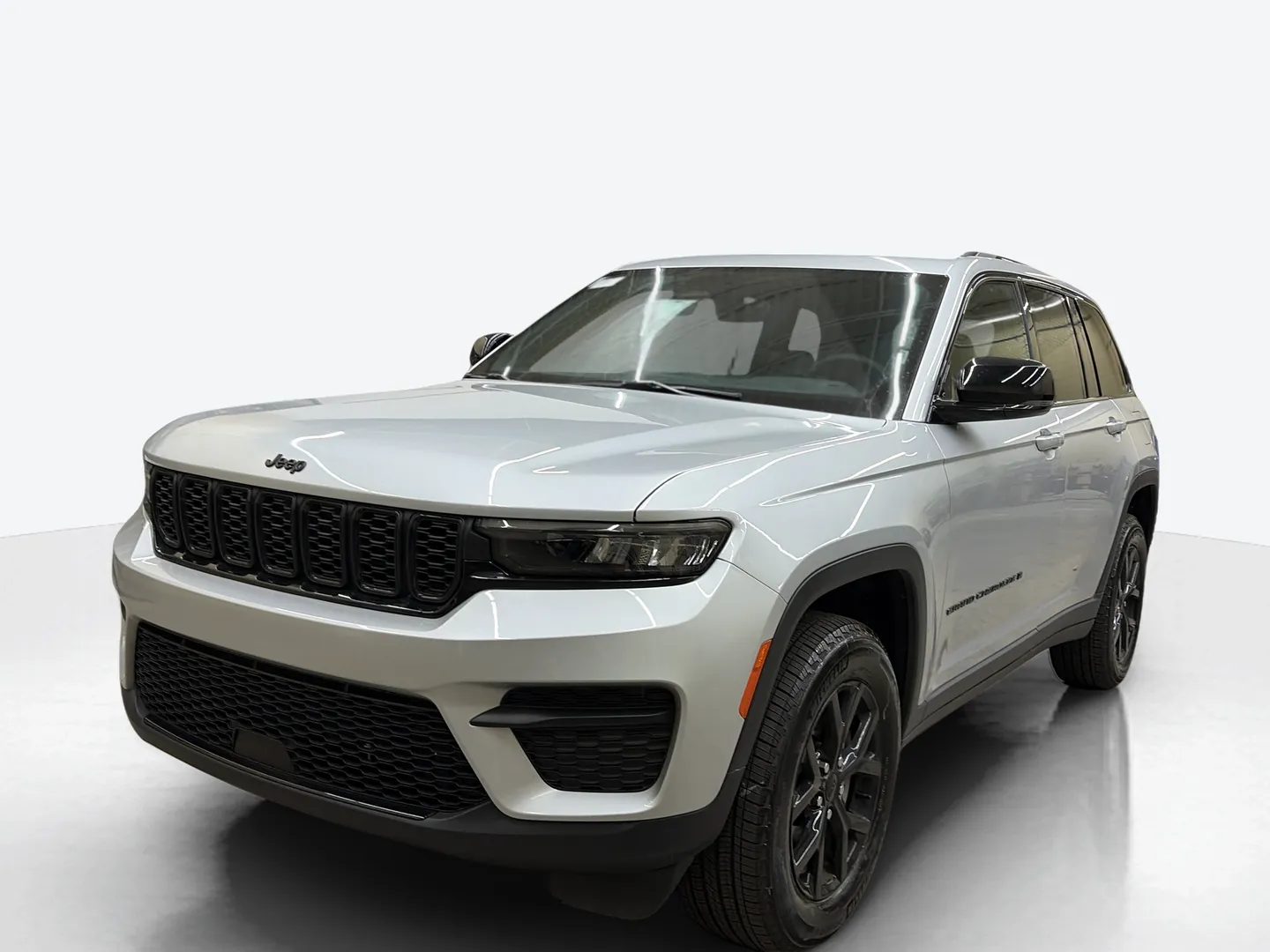 2025 Jeep Grand Cherokee — image 1 of 5