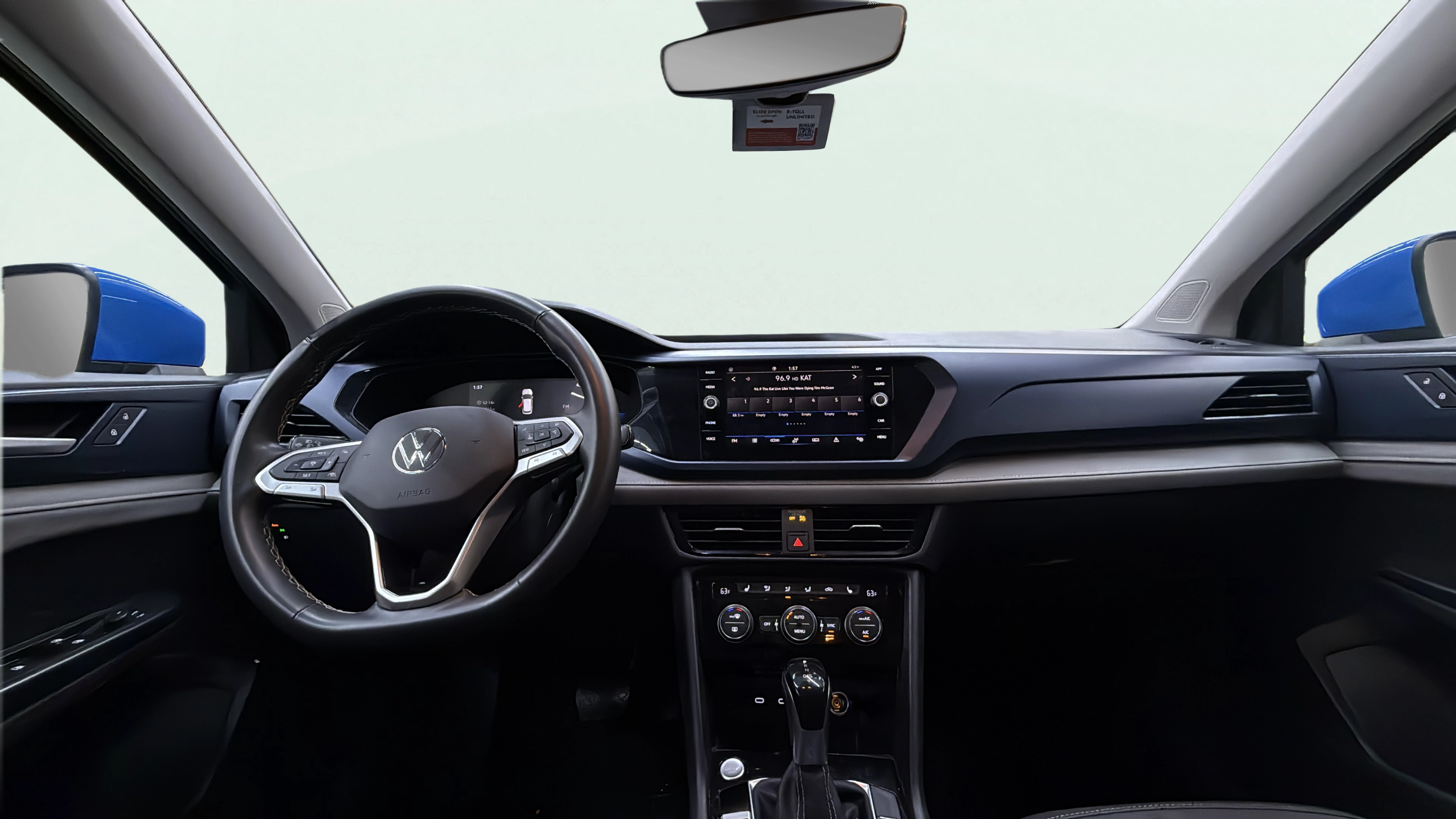 Vehicle interior 360 preview