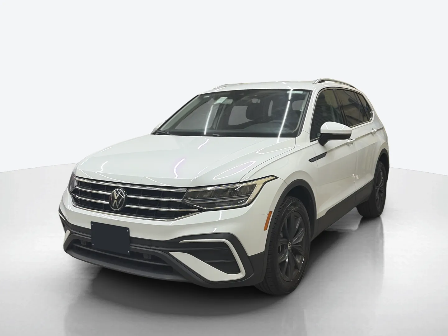 2024 Volkswagen Tiguan — image 1 of 6
