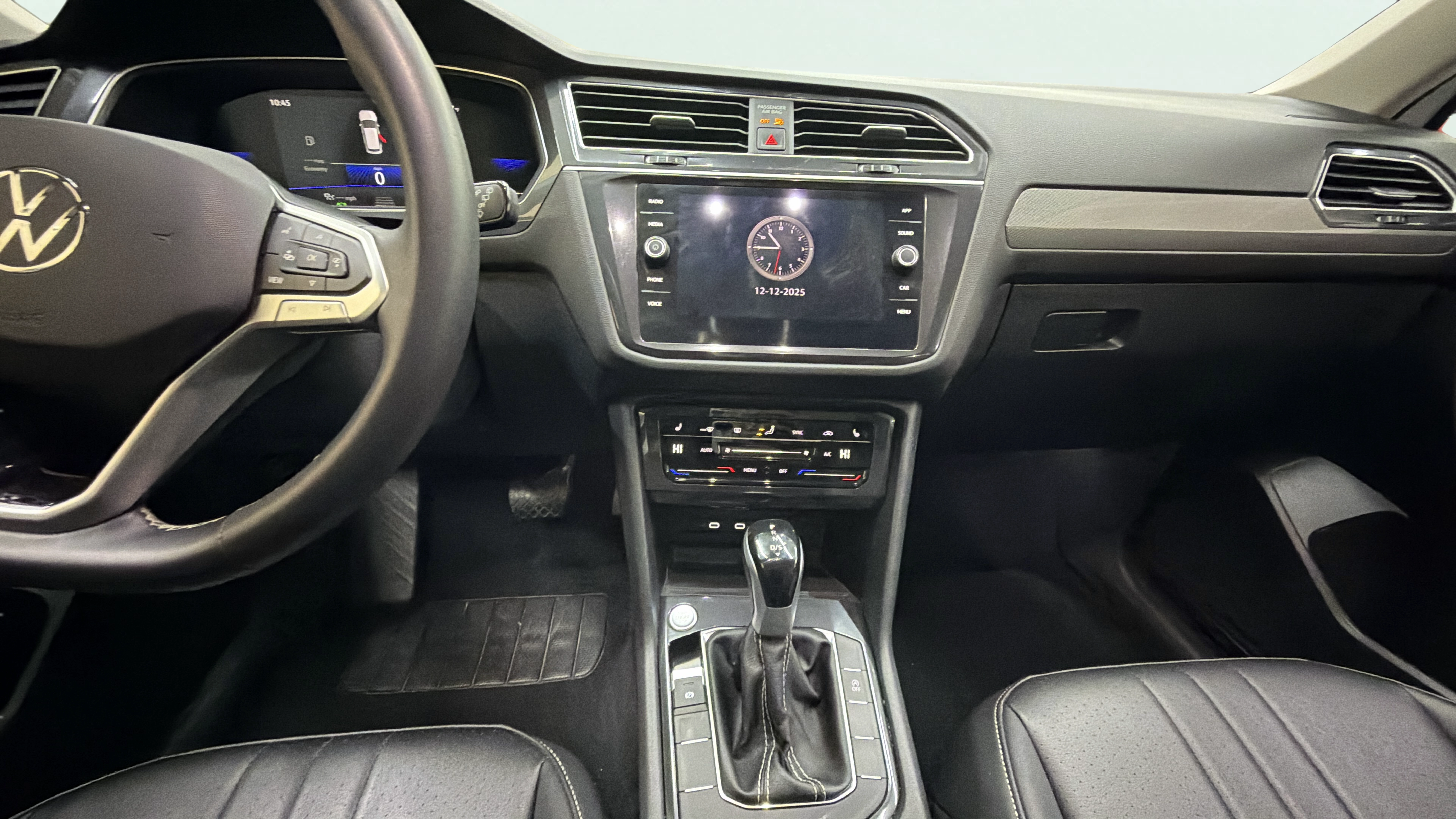 Vehicle interior 360 preview