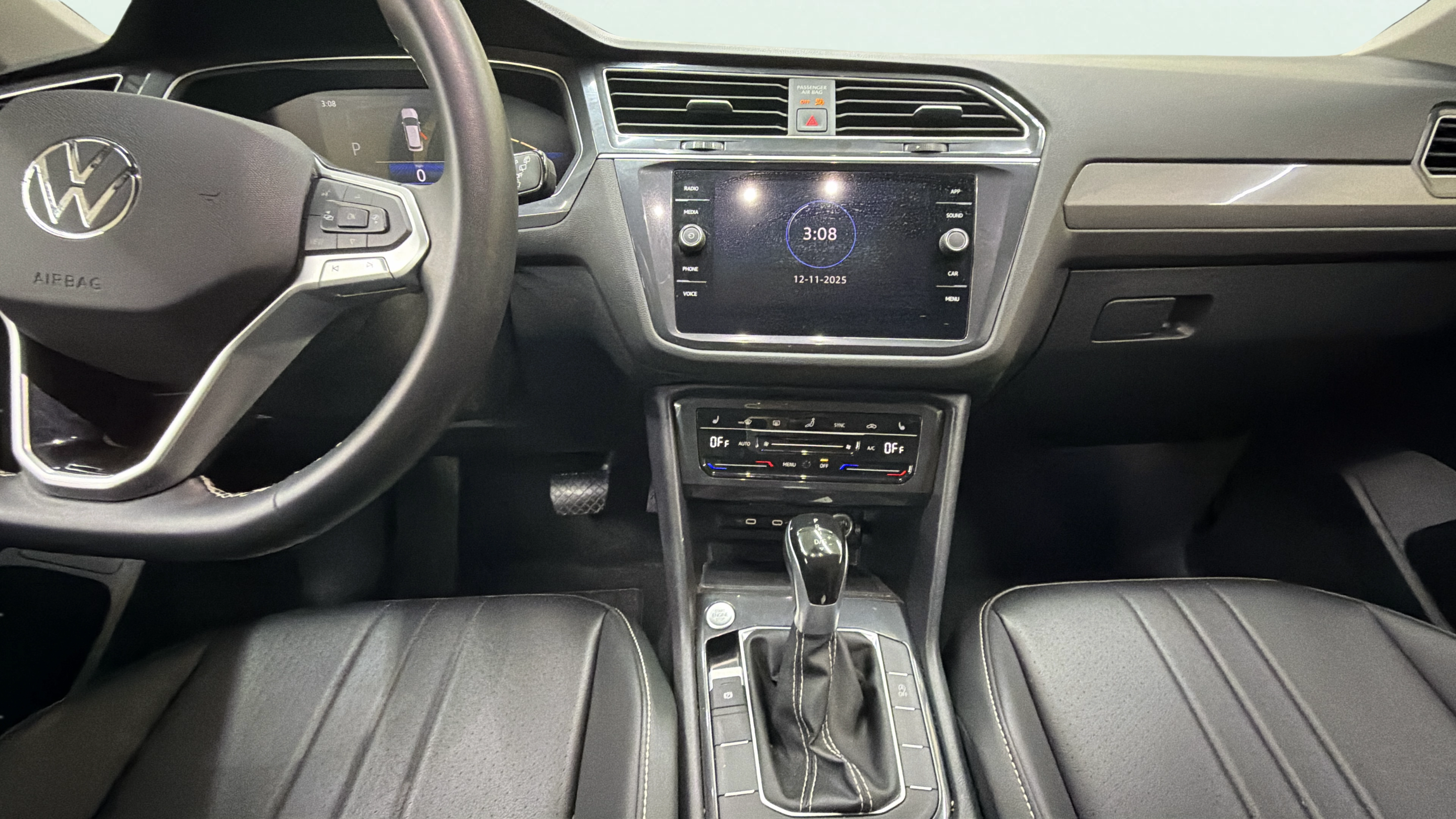 Vehicle interior 360 preview